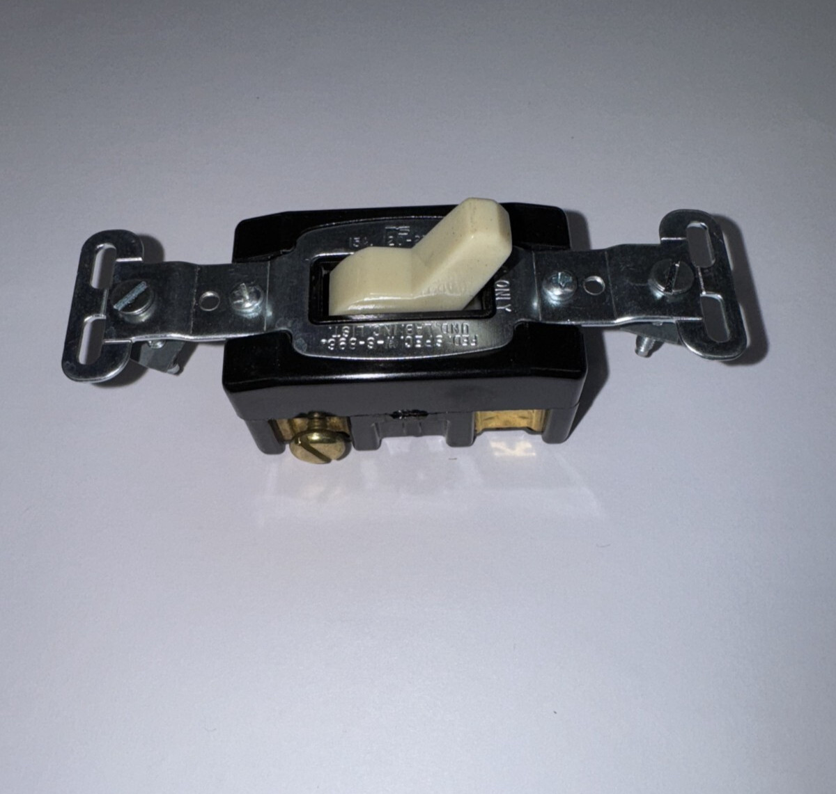 QTY/5 Pass & Seymour 503-I Ivory Three Way Switch 15A 120/277V AC Side Wired