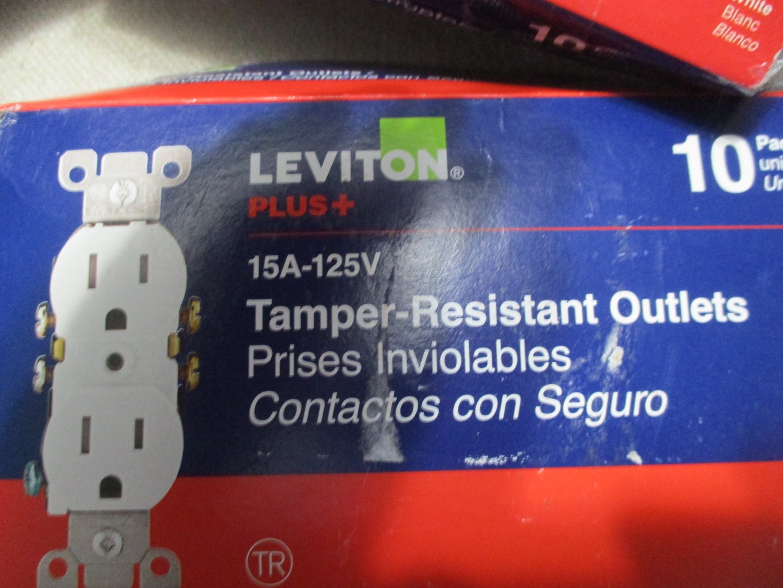 Leviton Plus+ 20 pack RS115-2WM 15A 120V White Switches 19 pack T5320-WMP Outlet
