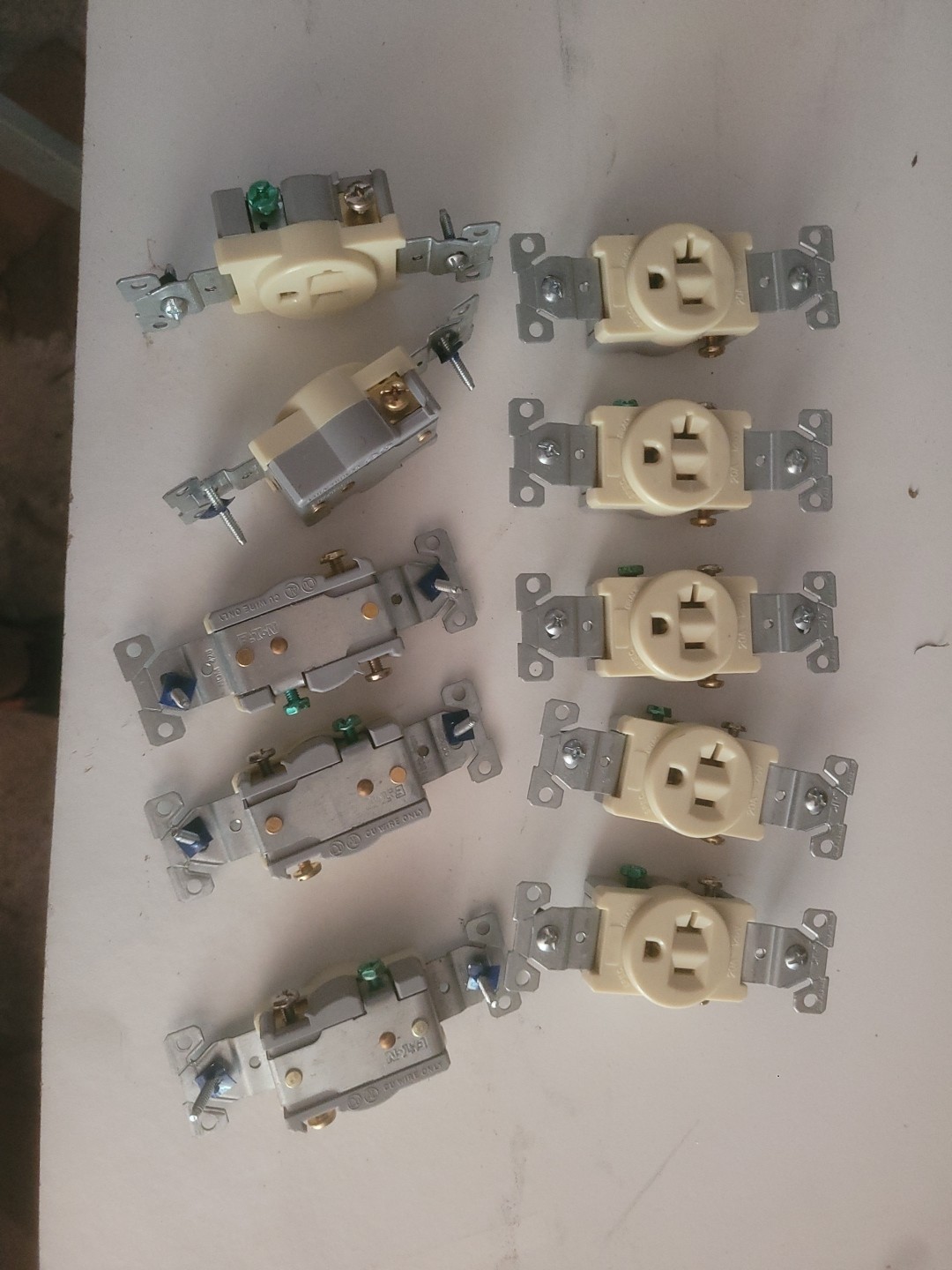 10ct Eaton 1877V Ivory 20A Commercial Single Outlet Receptacle 5-20R 125V