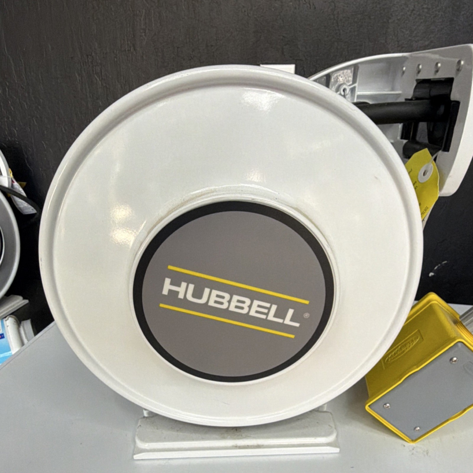 Hubbell Heavy Duty Cable Reel 25ft Steel Commercial Industrial White HBL125103