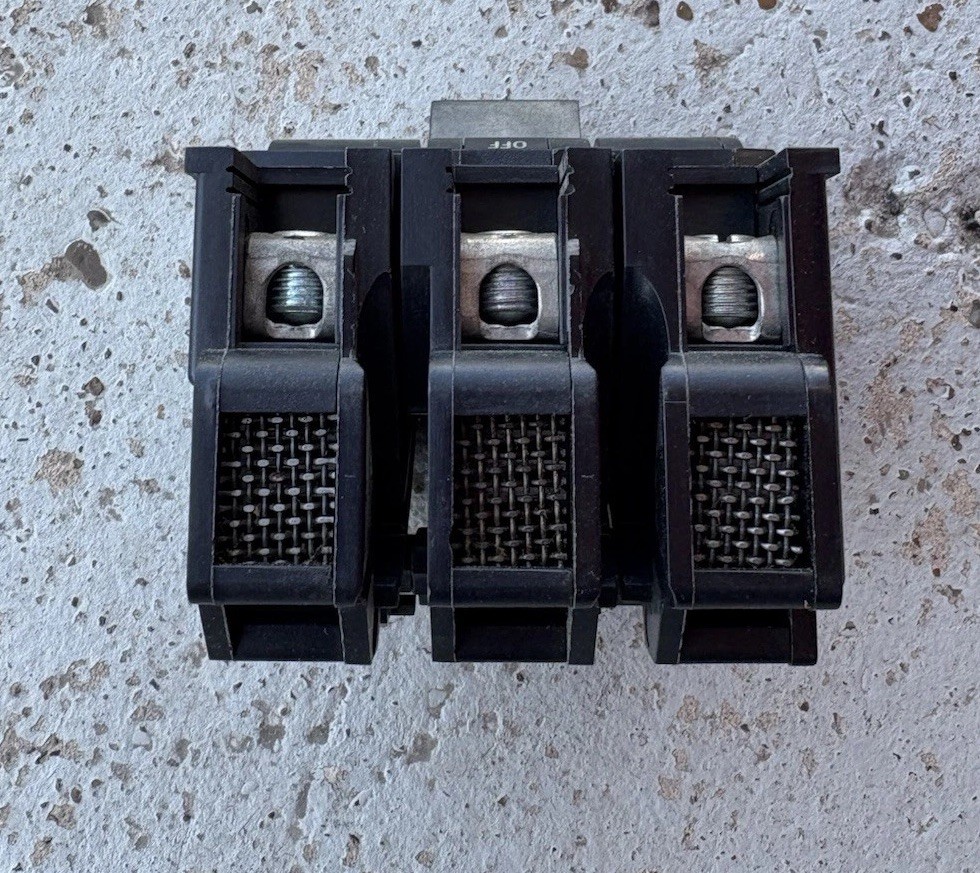 CIRCUIT BREAKER 3 POLES 20 AMPS STAB-LOK FEDERAL PACIFIC 250 VOLTS