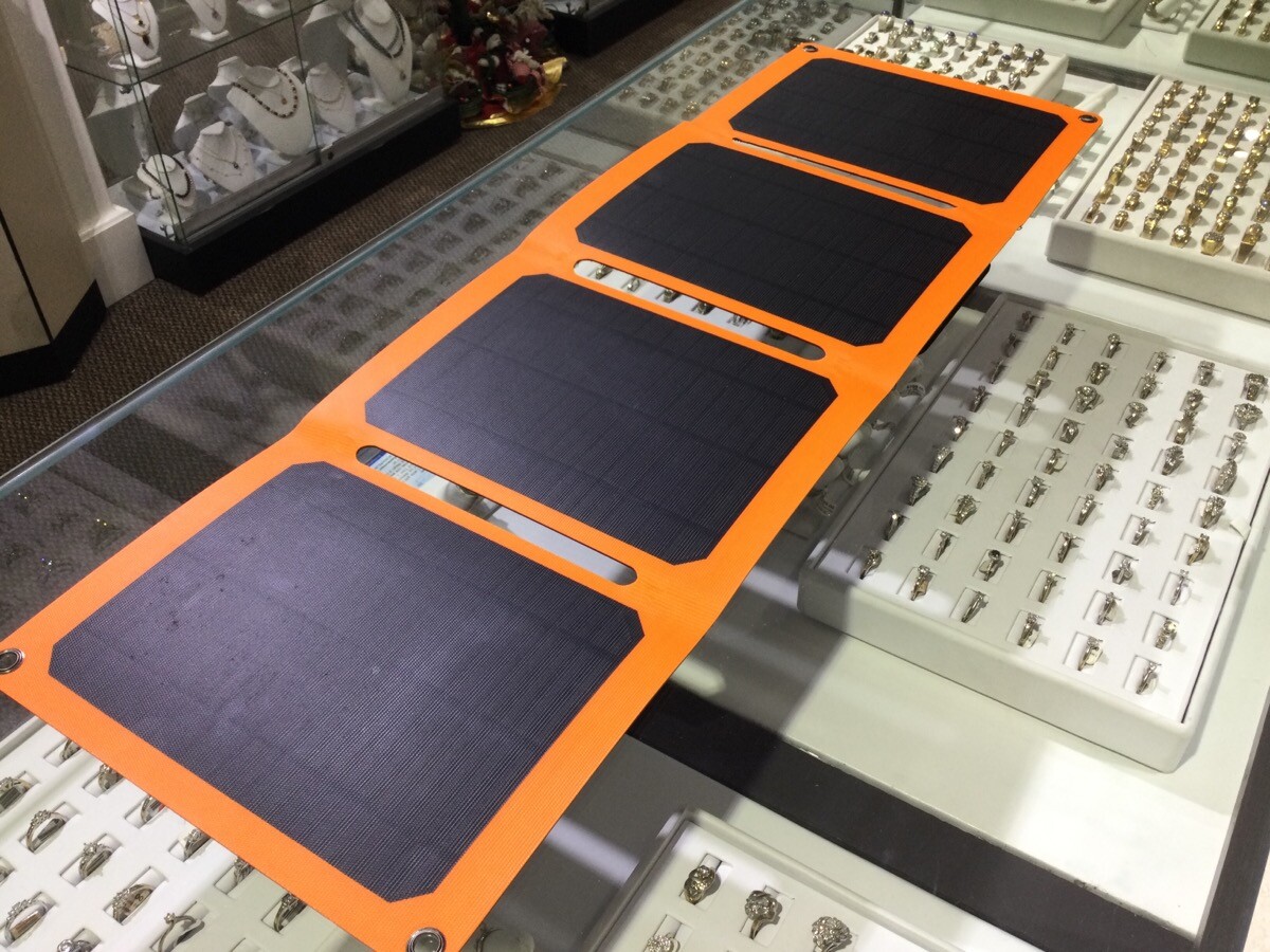 Thunderbolt 18W Foldable Solar Panel (CJL047791)