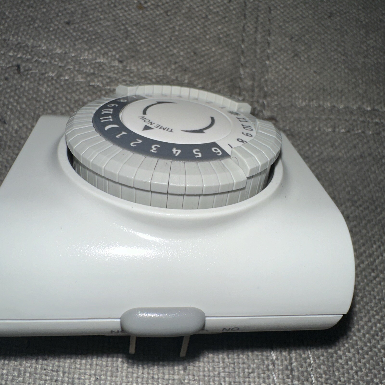 3 Automatic Light Timers Outlet 24 Hours. Only Used Once.