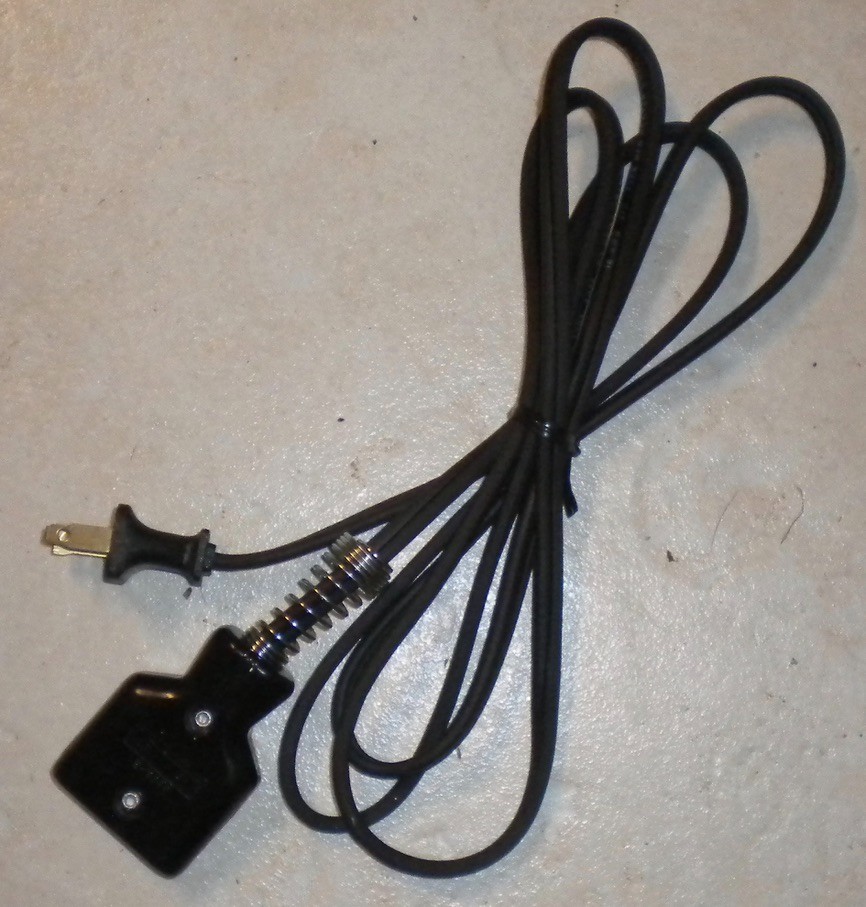 Vtg LEVITON E-13393 10A. 250V – 15. 125V. Power Heater Cord 2 Hole 2 Prong