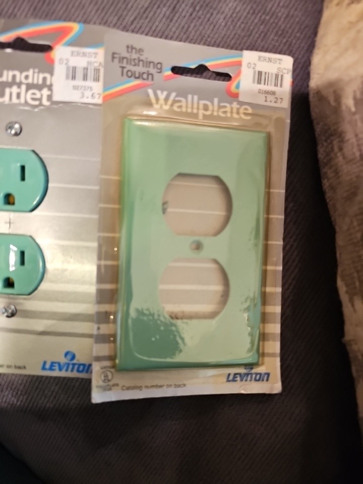 NOS New Mint Green Wallplate Grounding Outlet Switch Plate Set Vintage New B84