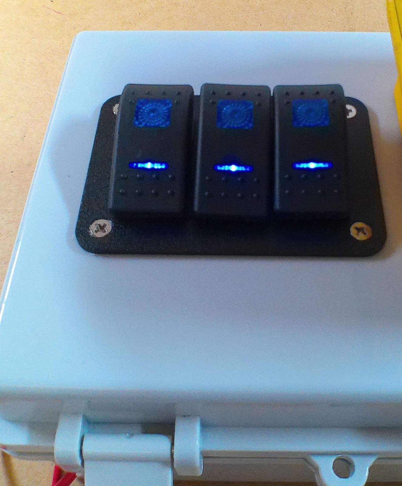 Power Distribution Box with Battery Adapter Fit for De.Walt 20V Battery