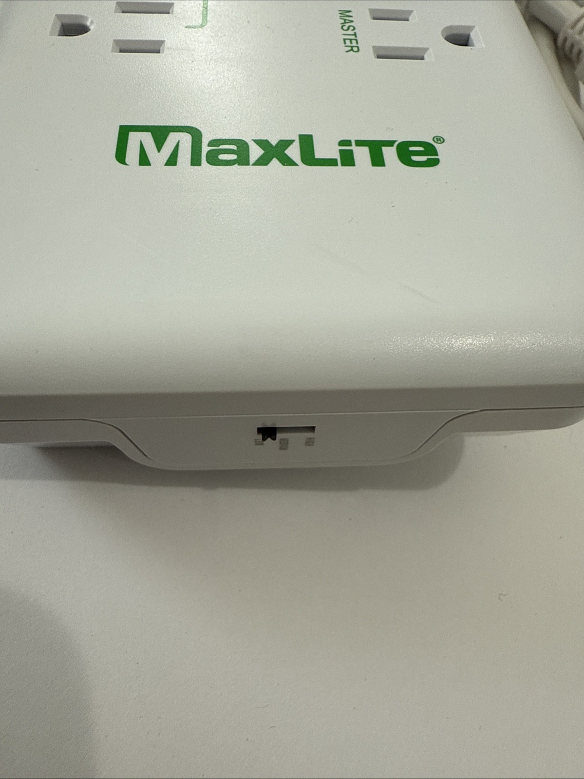 New MaxLite – 8 Outlet Energy Saver Power Strip with Surge Protection