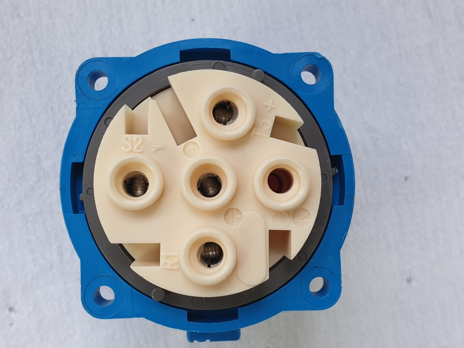 Marechal DS1 Appliance Inlet 3118193 690VAC 50Hz 30A 3P+E Blue Poly IP54 Unused