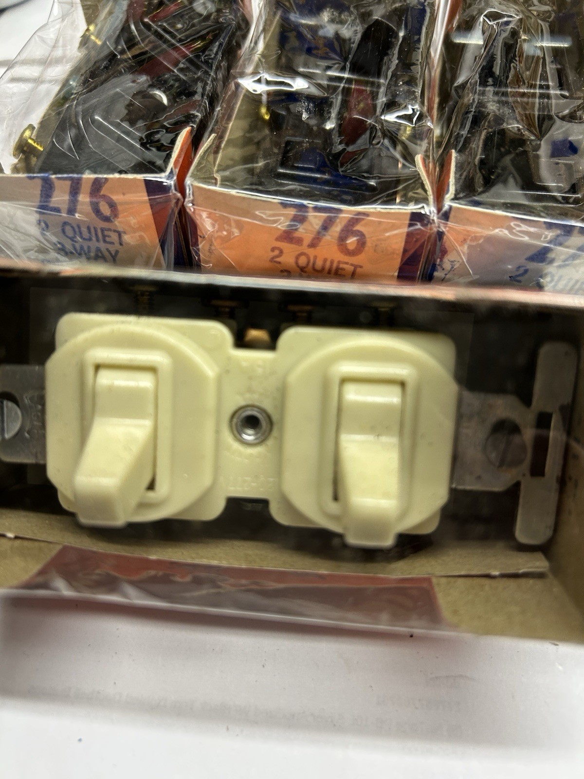 (4) EAGLE #276 3 WAY Combo & (2) Eagle #274 Switch/outlet/pilot Lt