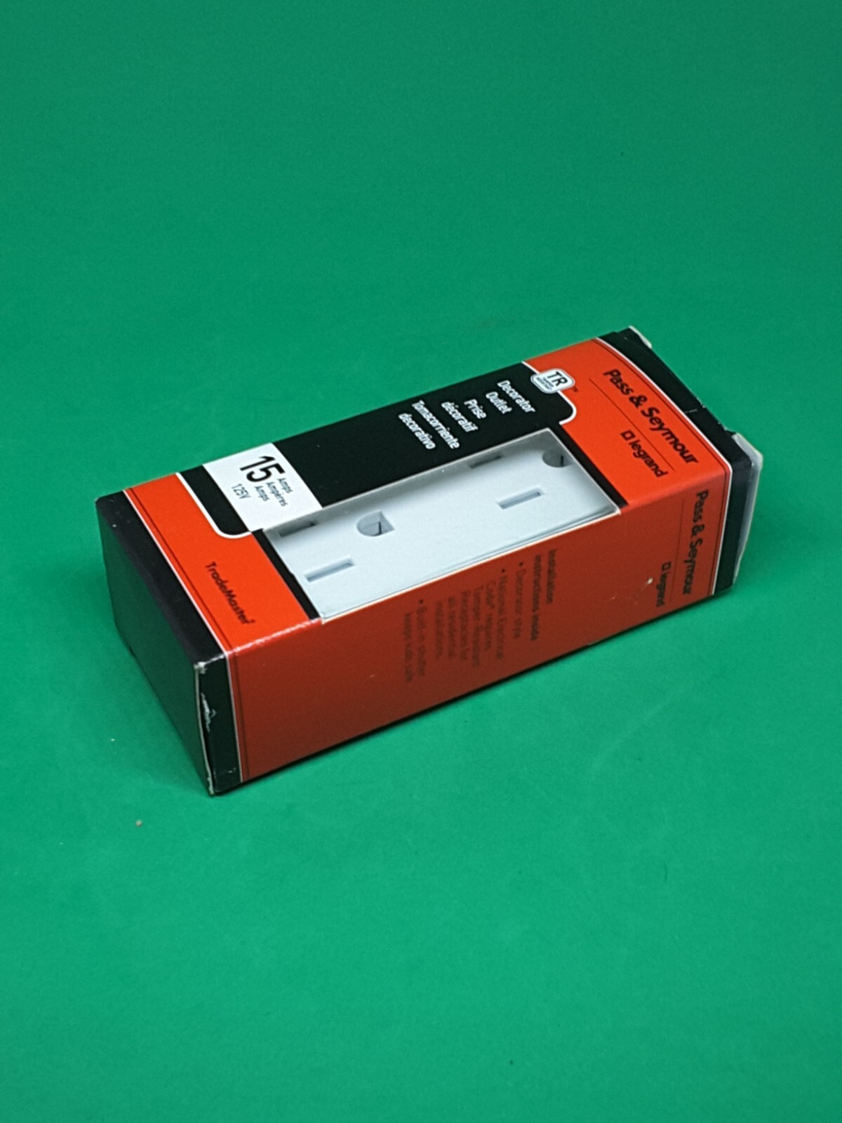 Legrand Pass & Seymour Decorator US Receptacle White – 15A / 125V 885-TRWCC12