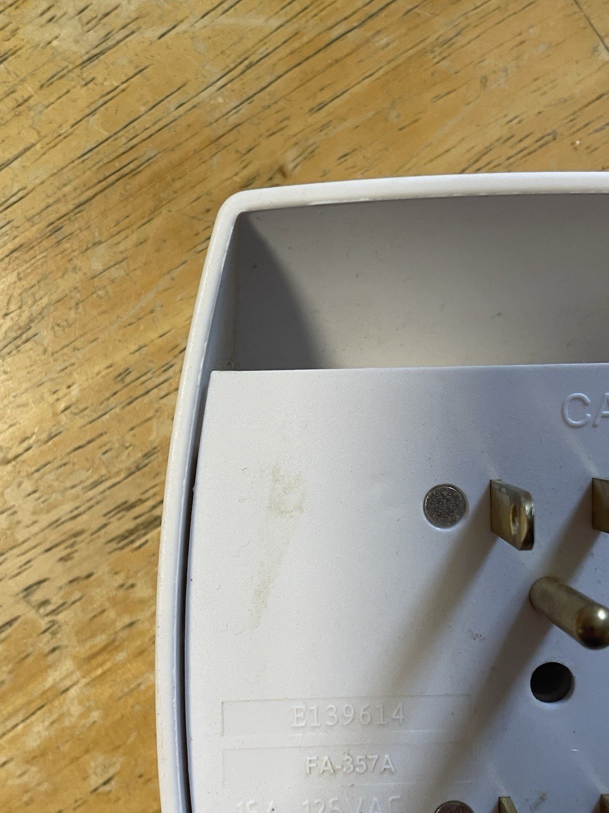 General Electric (GE) 6-Outlet Adapter – White, Ground, 15A-125V 1745