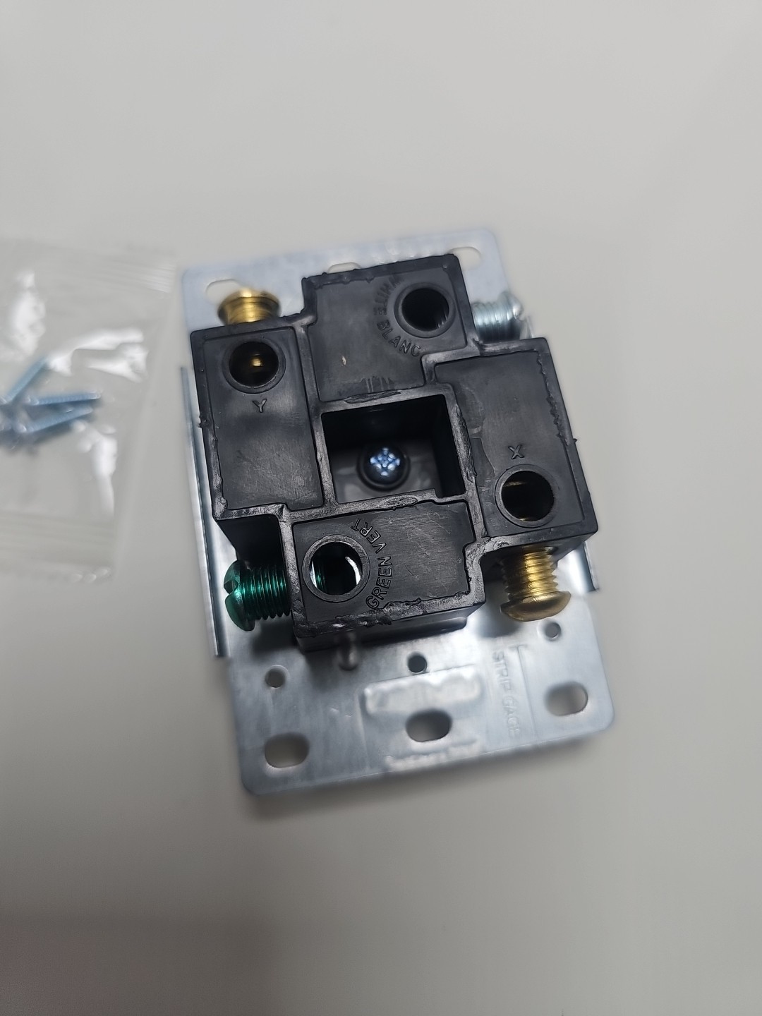 NEW Leviton Flush Mount Dryer Receptacle 278-S00 4-Wire 30-Amp 125/250V FreeShip