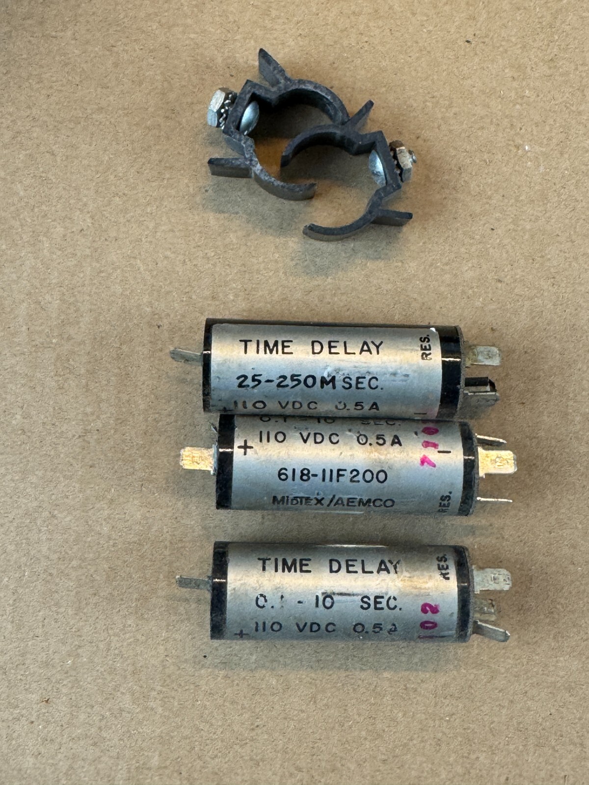 3 Time Delay Midtex Aemco Relays 618-11F200 618-11F0A3 110VAC 0.5A .1-10 Sec