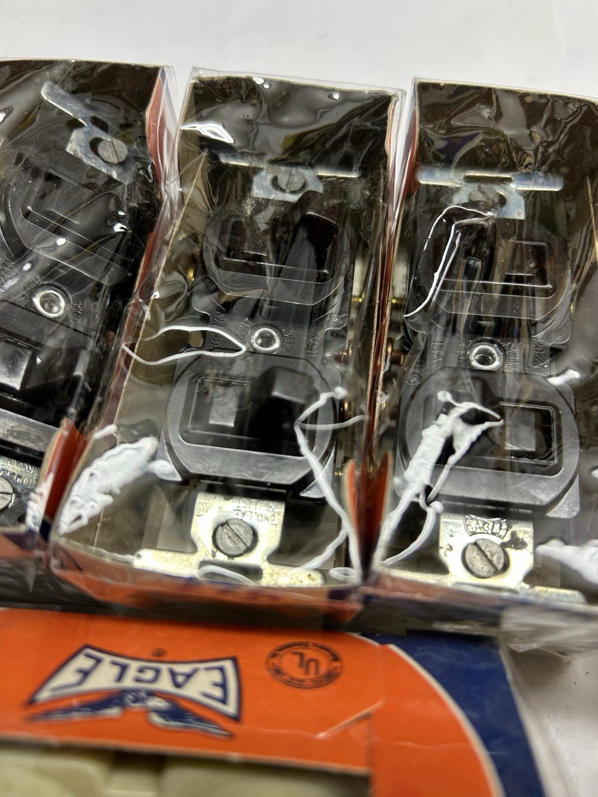 (4) EAGLE #276 3 WAY Combo & (2) Eagle #274 Switch/outlet/pilot Lt