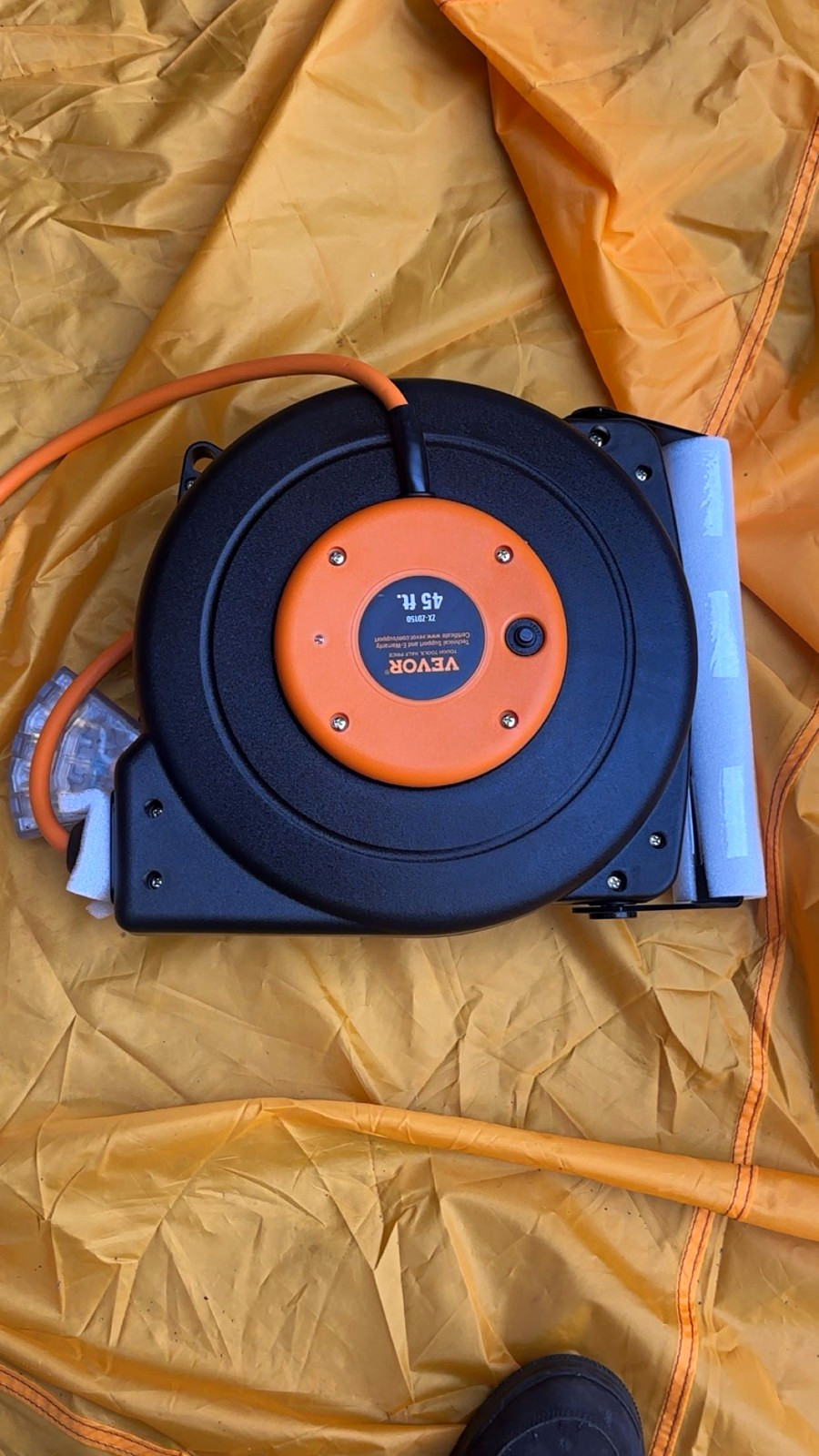 VEVOR 45ft Retractable Extension Cord Reel 120V Black/Orange ZX2019D