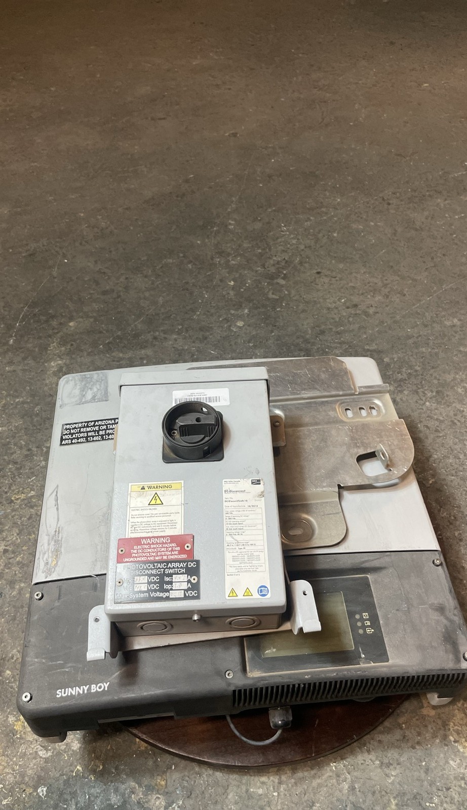 SMA Sunny Boy SB4000TL-US-22 Solar Inverter 4000W With DC Disconnect & Mount