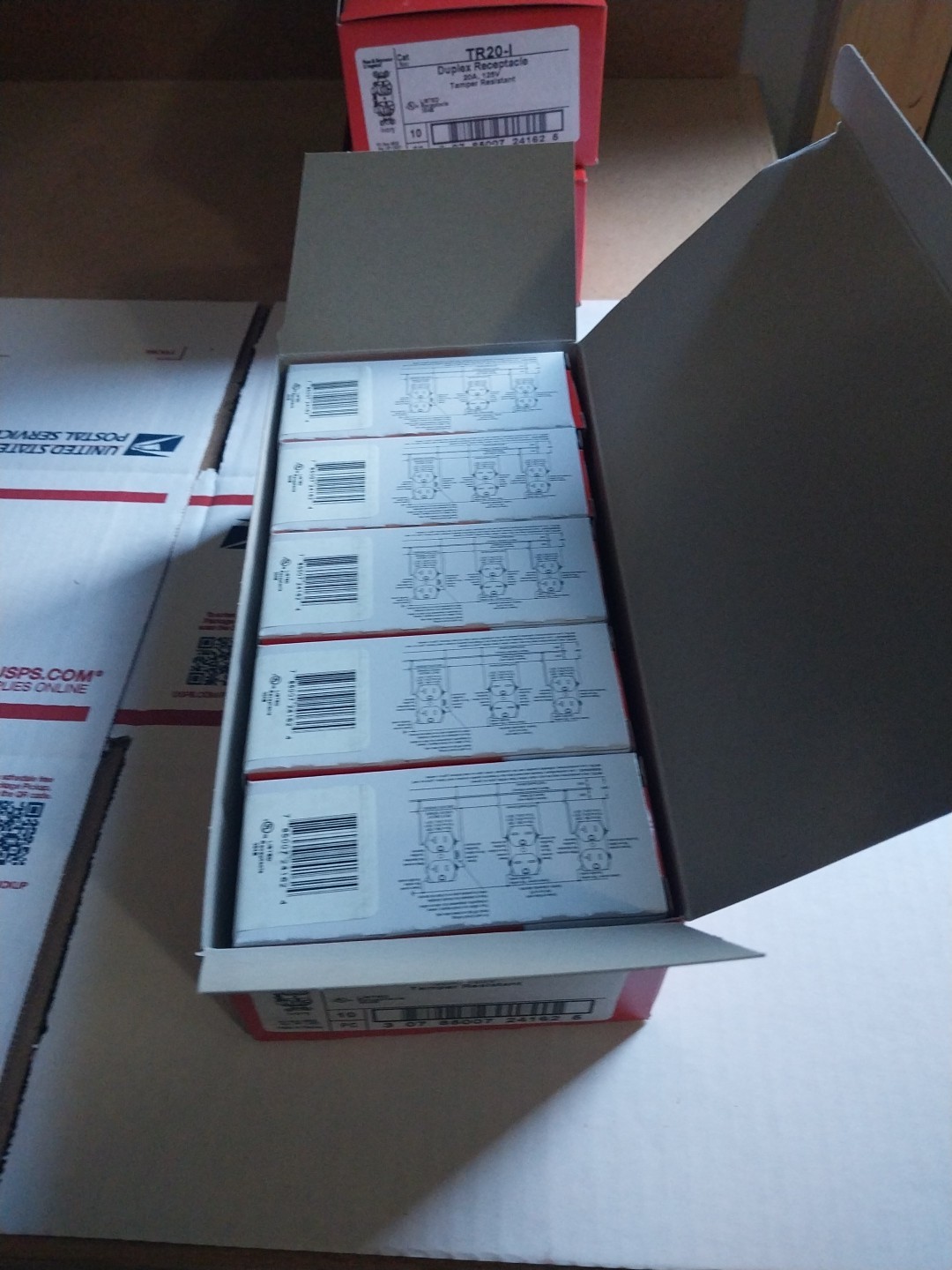 “Lot Of 10” Boxes. PASS & SEYMOUR TR20-I DUPLEX RECEPTACLE NEMA 5-20R 20A 125V