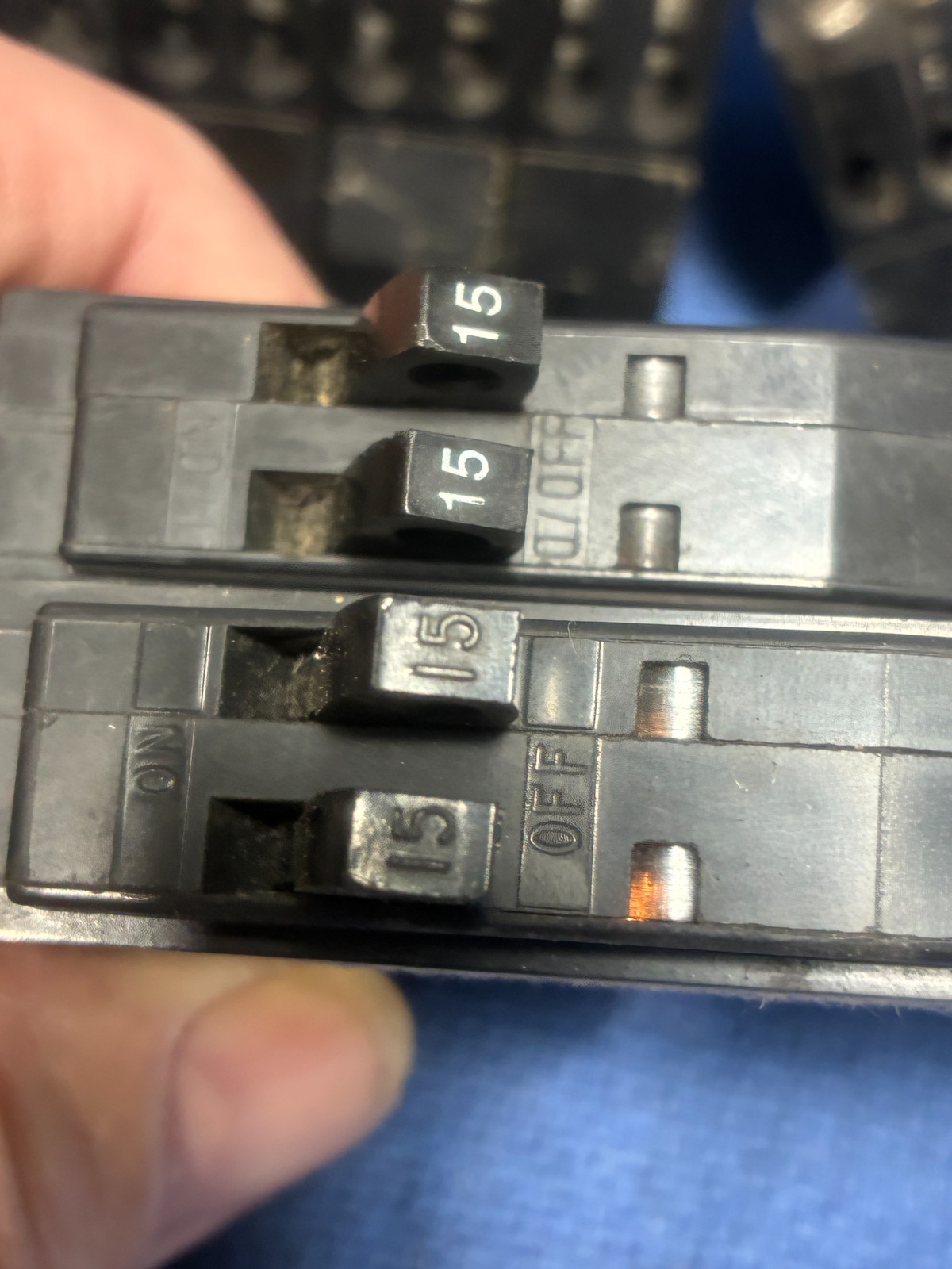 JUST 1 SQUARE D QOT QOT1515 2 POLE 2 CIRCUIT BREAKER TANDEM 12OV 15A