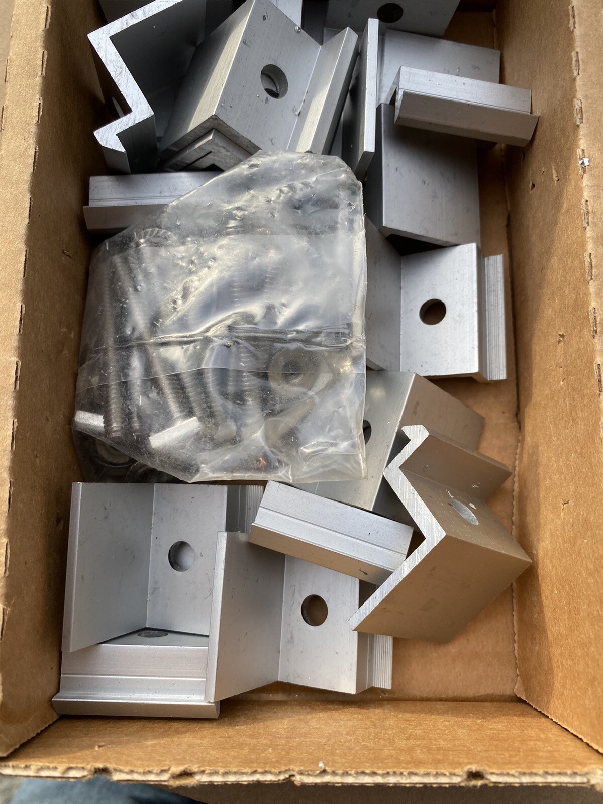 Box of 20 Unirac Solar Mount 302004C Solar Mount SM End Clamp D w/ Hardware