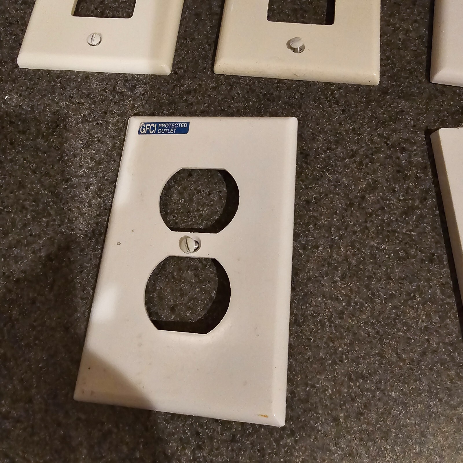 Klein Carry Bag Levingston GFCI 125V Wall Plug 5 Covers 4 Caps USA Seller