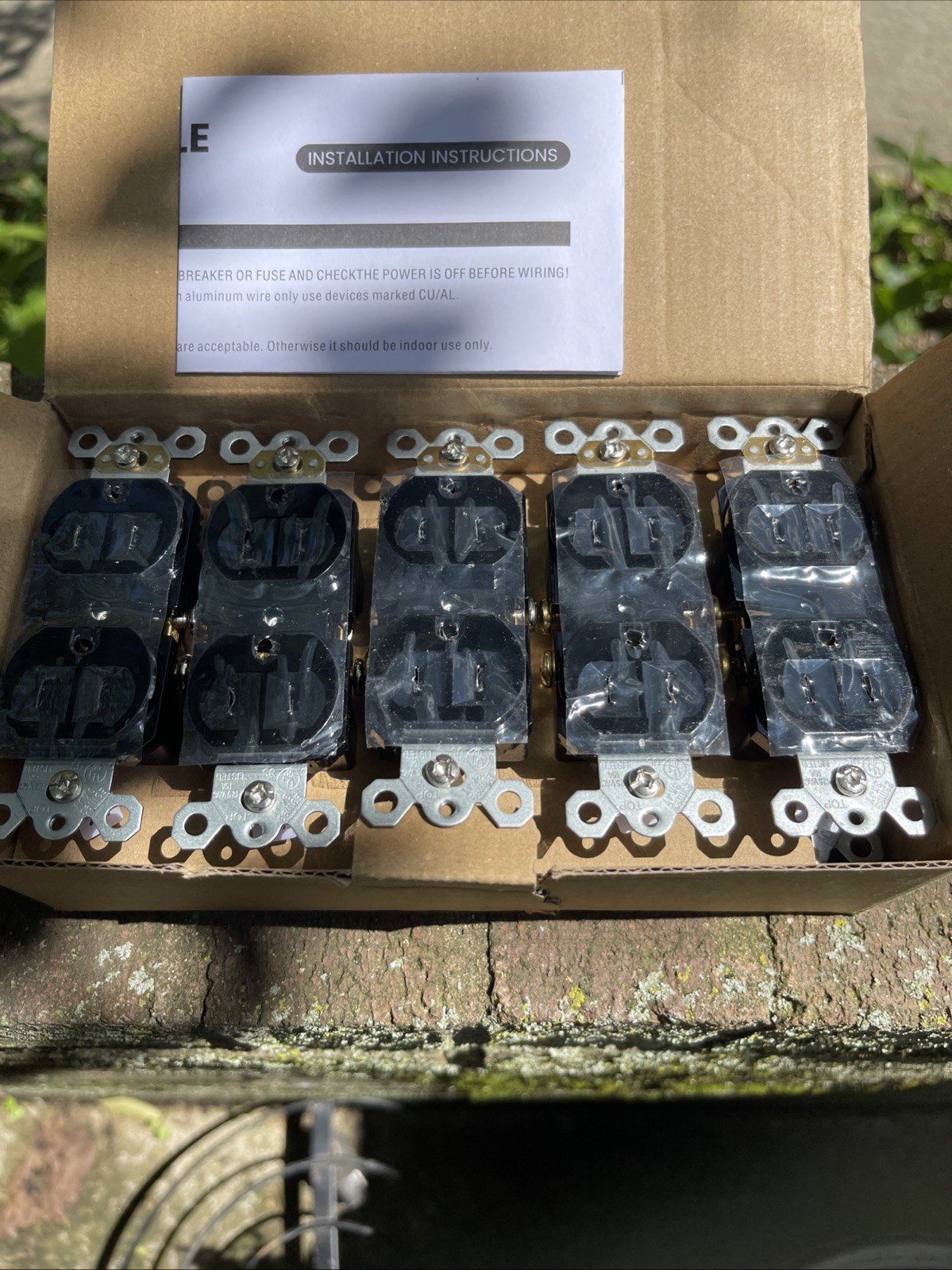 Lot of (10) New, BLACK TopELER receptacle,none- TamperResistant,15 Amp 120 volt