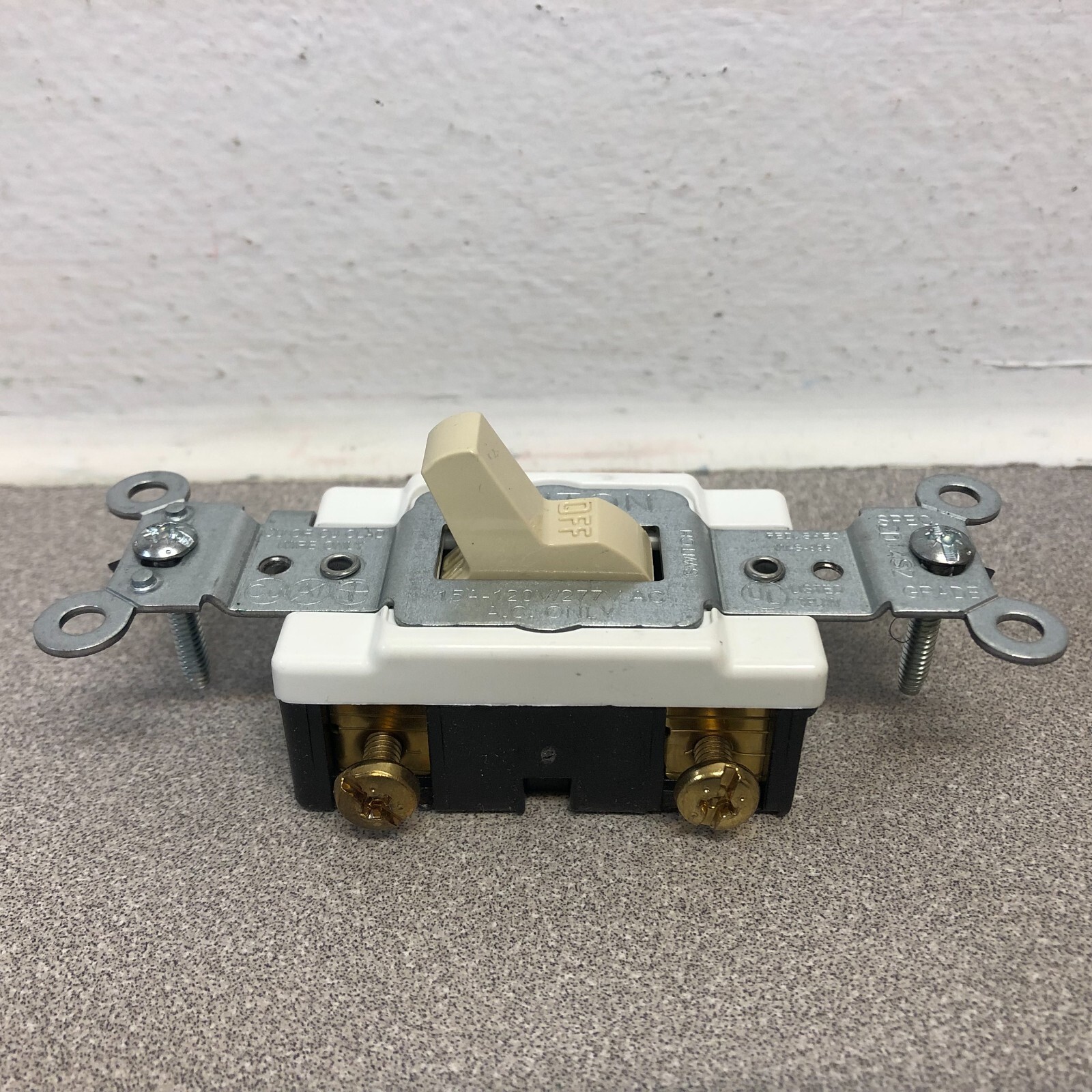 Leviton CS115-2IS 15 amps Commercial Single Pole Toggle AC Switch Ivory 4 pack