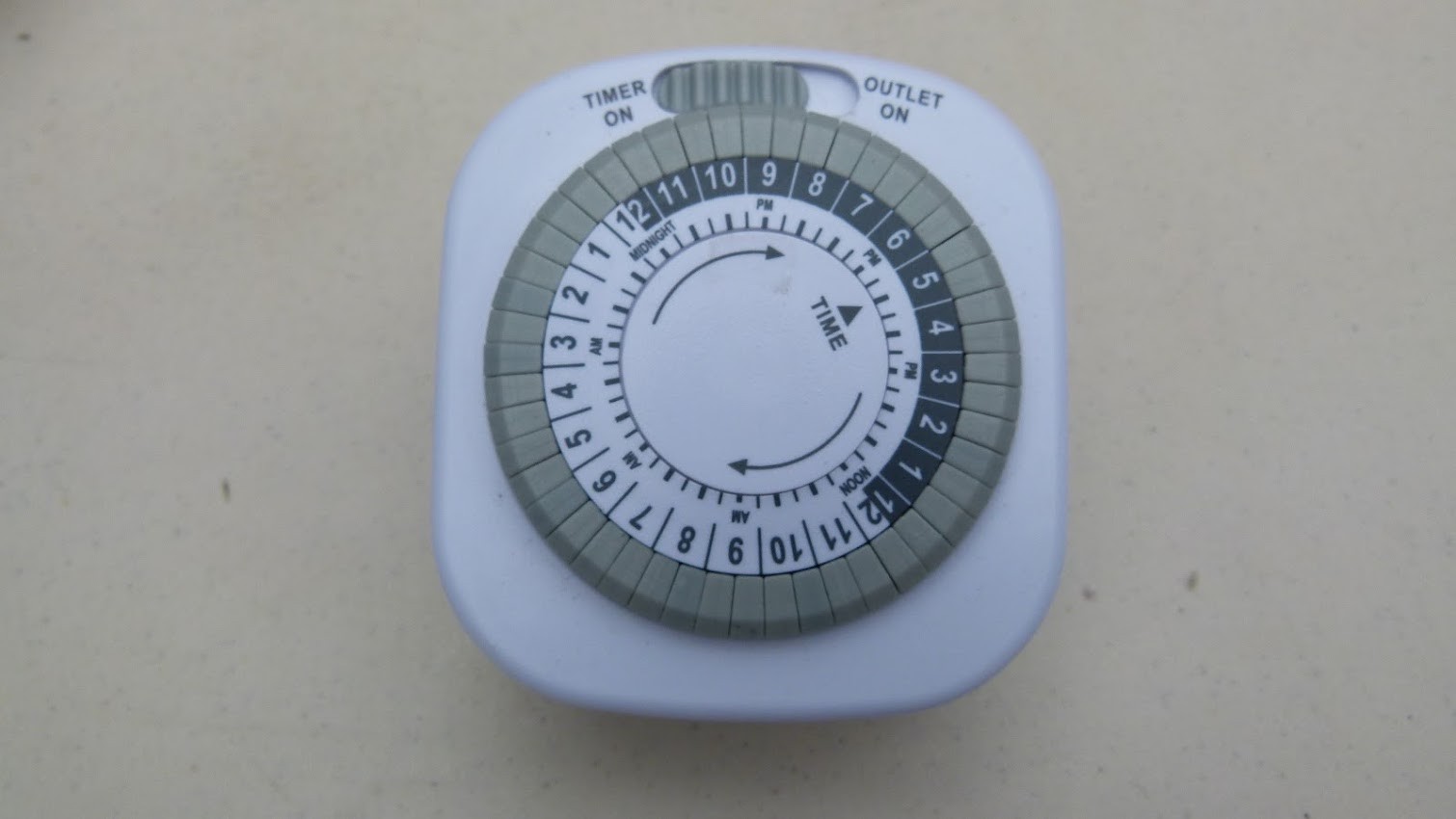 Lot of 3 – Timers: 2 pcs – Defiant Indoor Heavy Duty, 1 pcs – Utilitech Timer