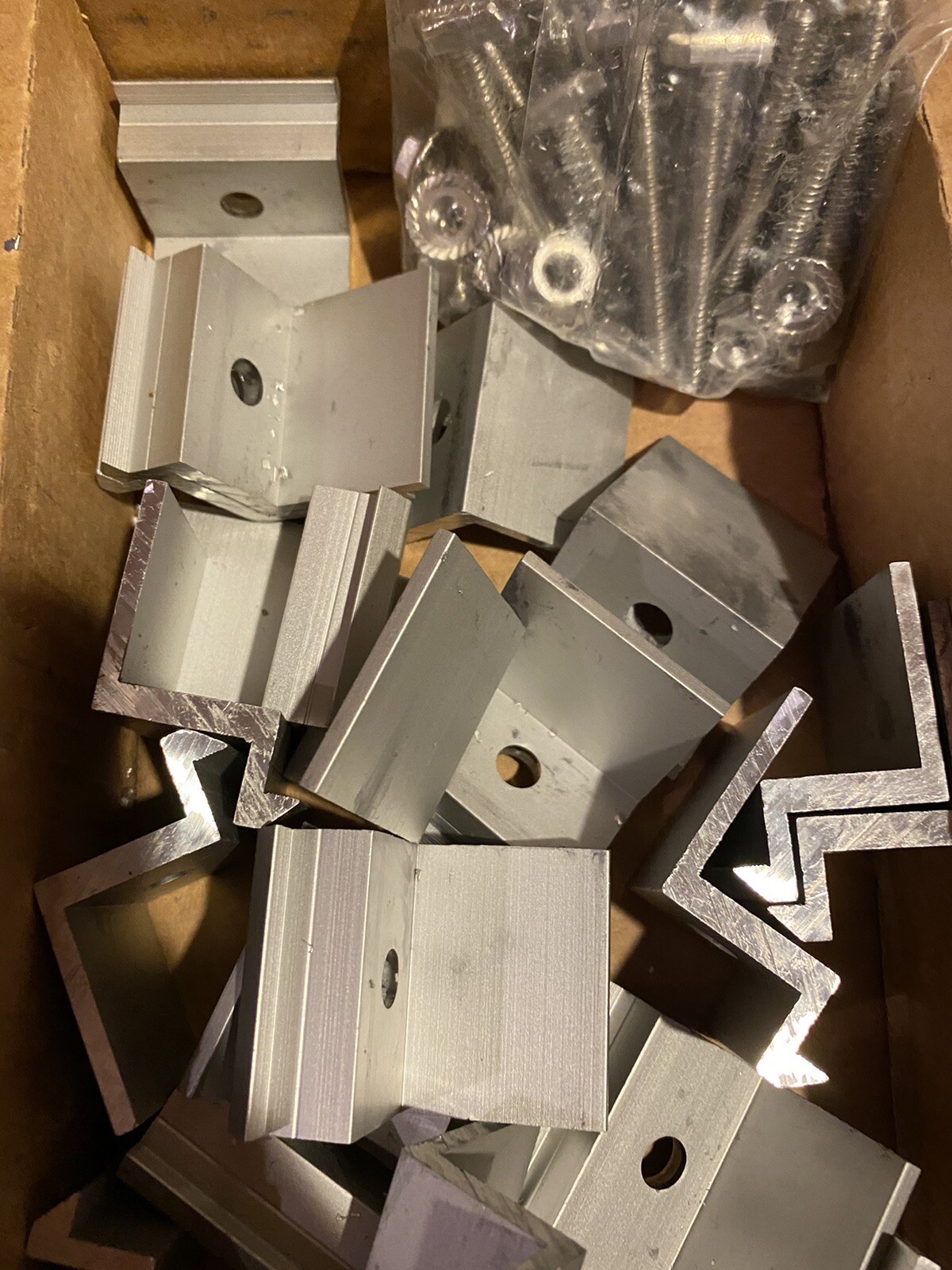 Box of 20 Unirac Solar Mount 302004C Solar Mount SM End Clamp D w/ Hardware