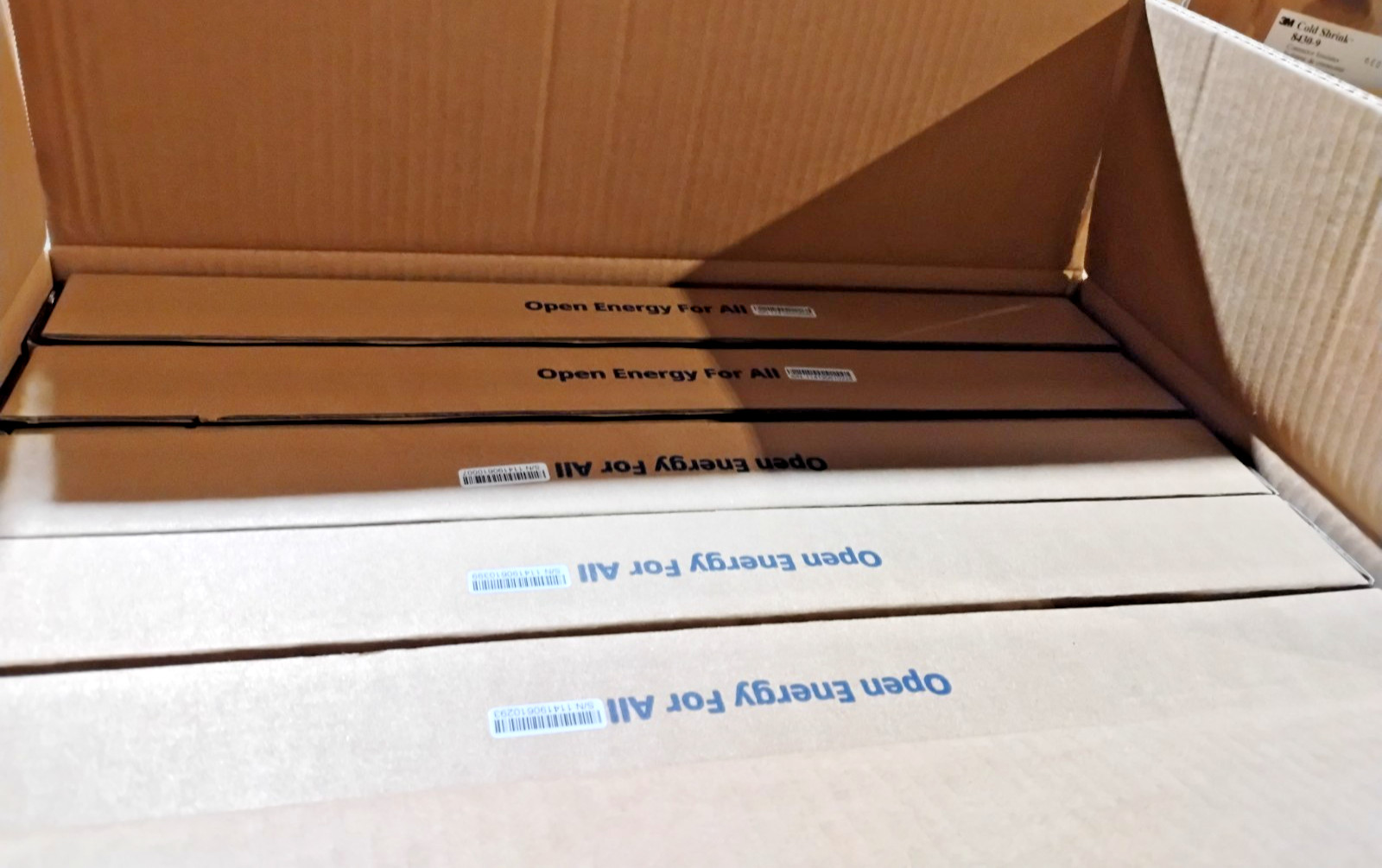 Box of 5, Hoymiles HM-600NT 2 in 1 Microinverter Inverter 600W Single Phase
