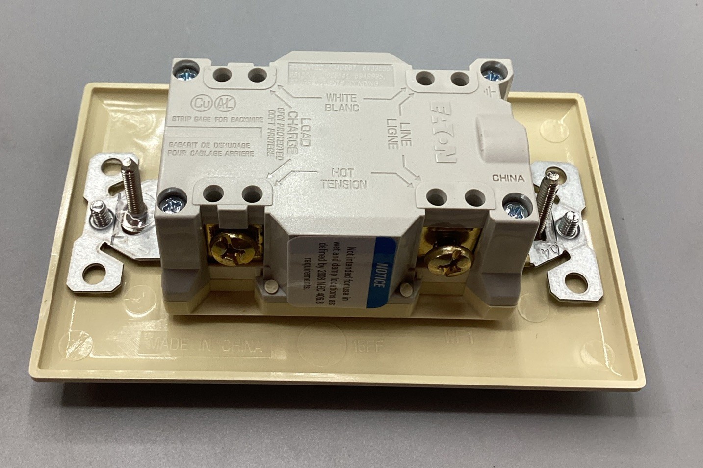 NOB Lot Of 10 Eaton TRSGF15V Ivory GFCI Self-Test Receptacle Outlets 15A TRSGF15