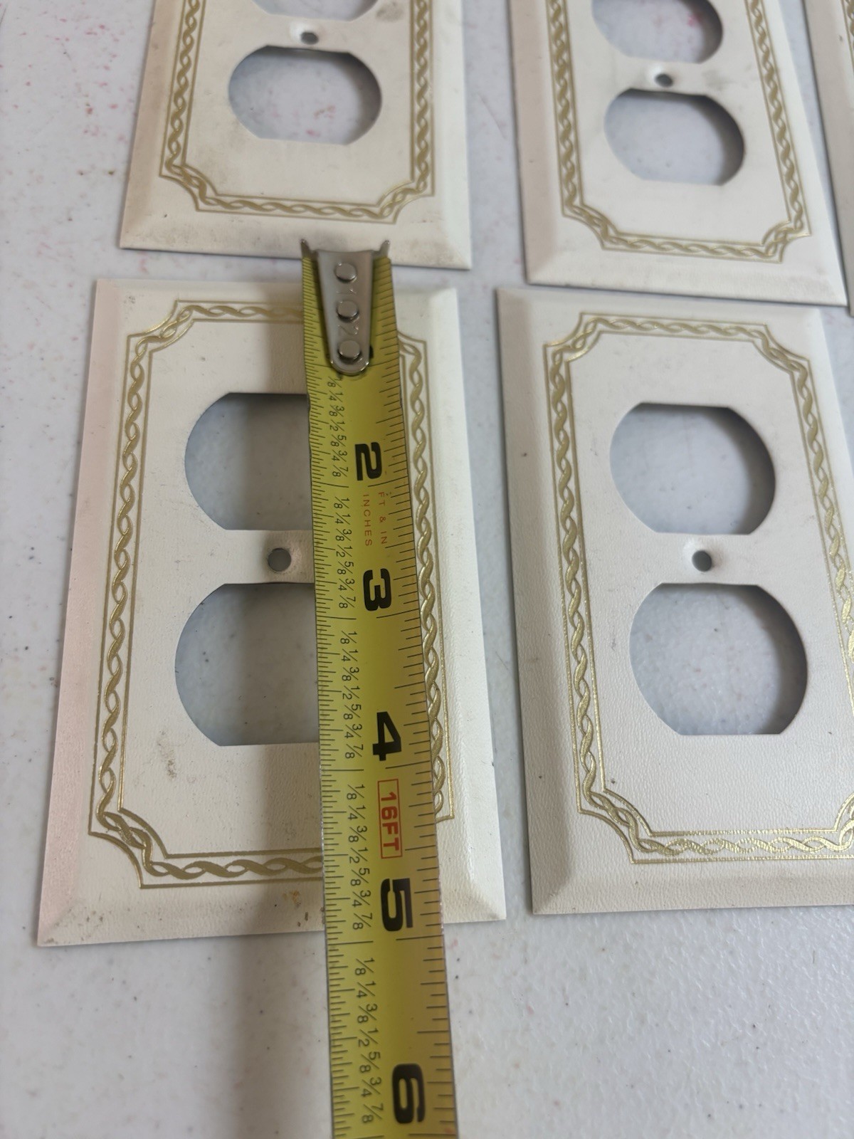 Vtg American Tack White Outlet Covers & 1 Wall Switch W/Gold Filigree Borders #8