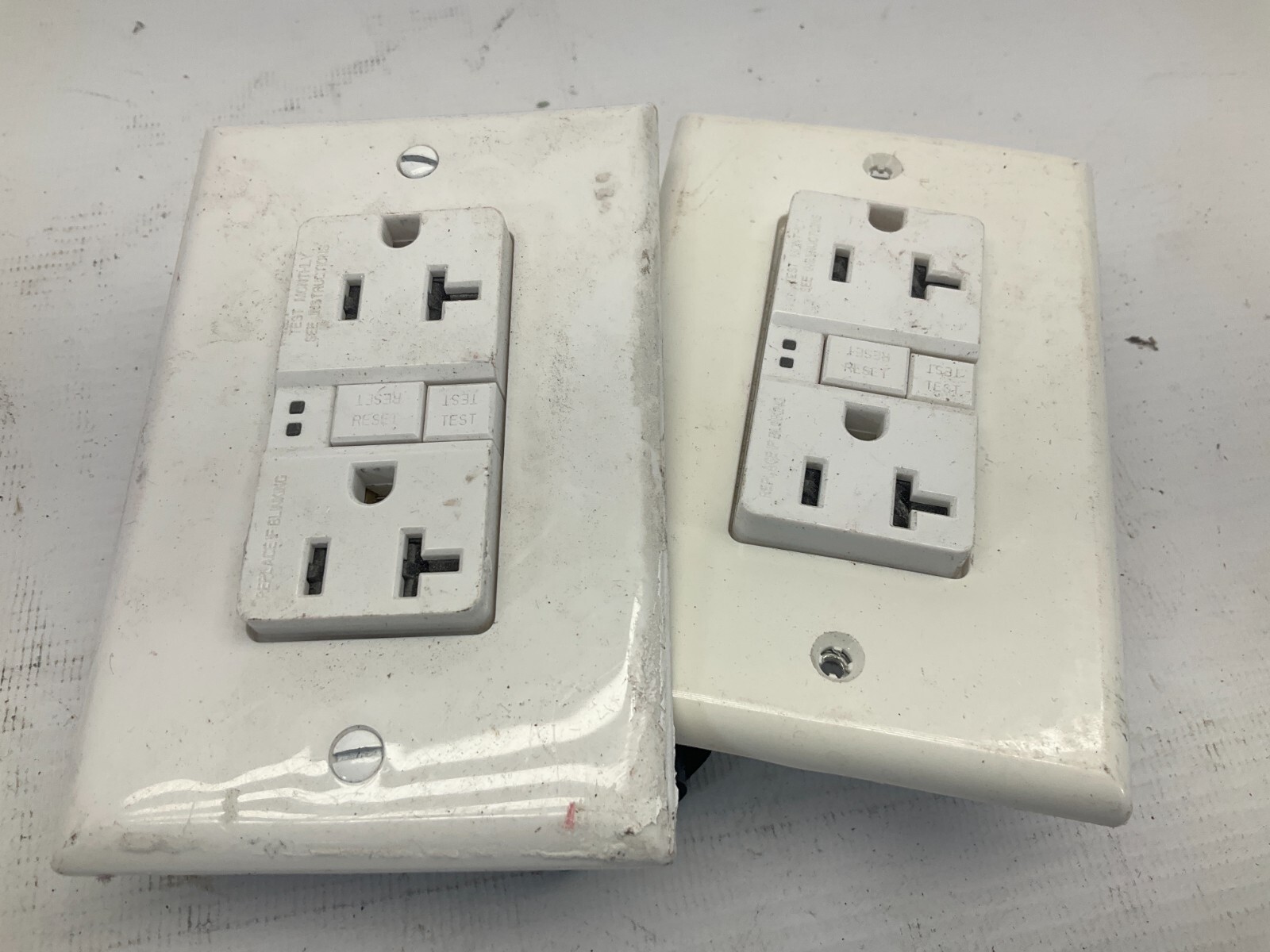 Set Of 2 Eaton NSB SGF15W Outlets GFCI Duplex Receptacle 15A 125V White EA T