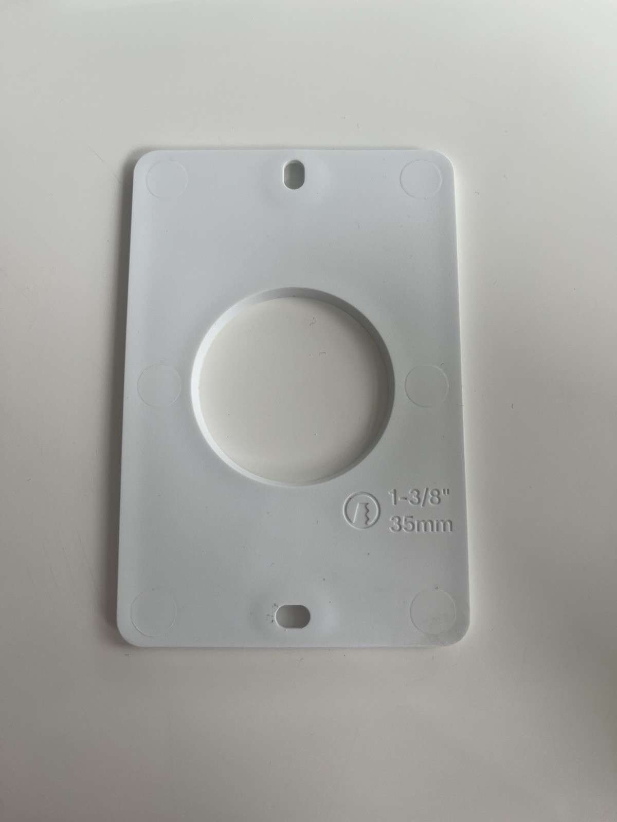 Prado Modern wall electrical outlet Plate Round rectangular