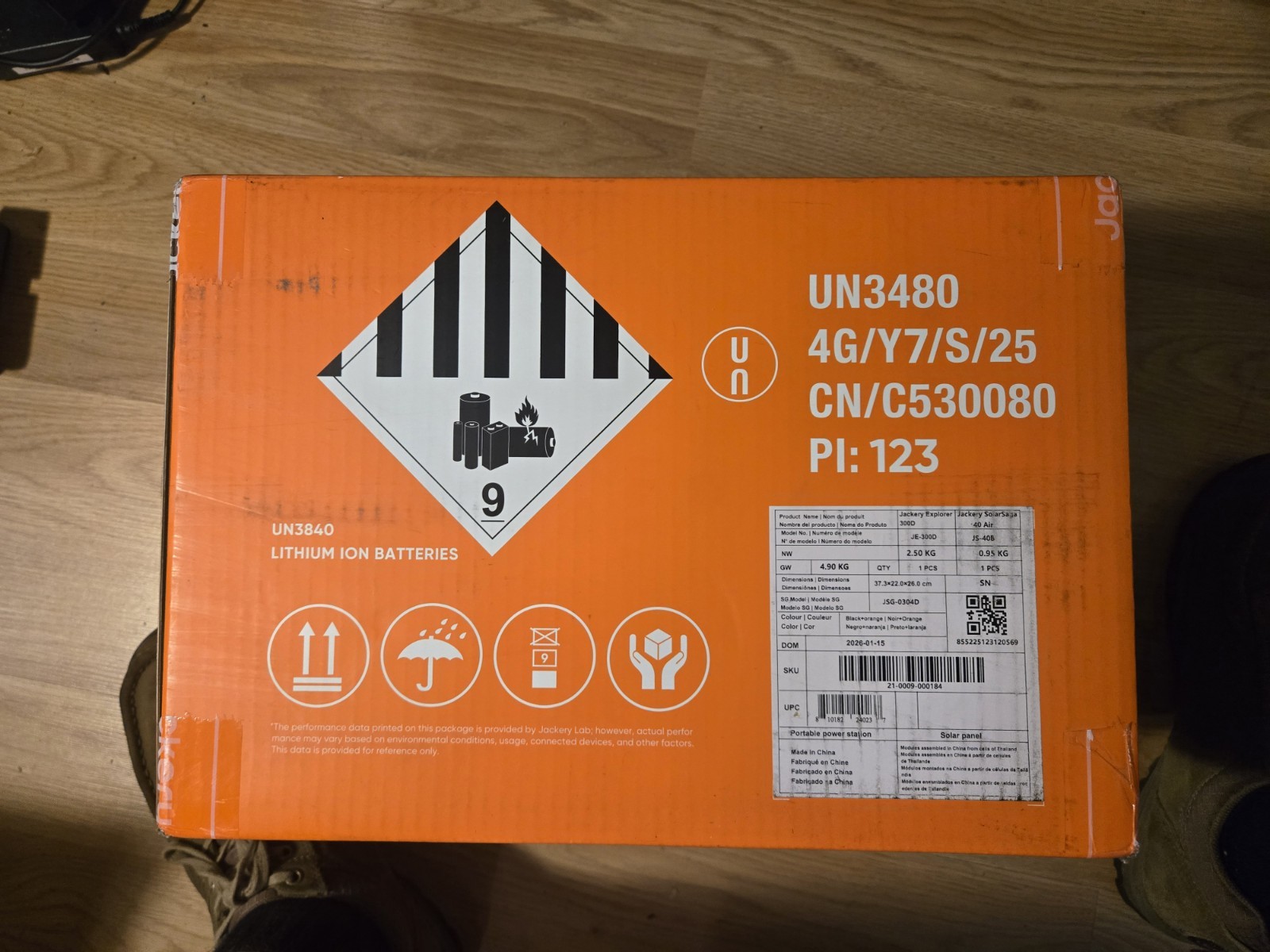 Jackery Explorer 300D Power Station 288Wh + SolarSaga Solar Panel 40W BRAND NEW