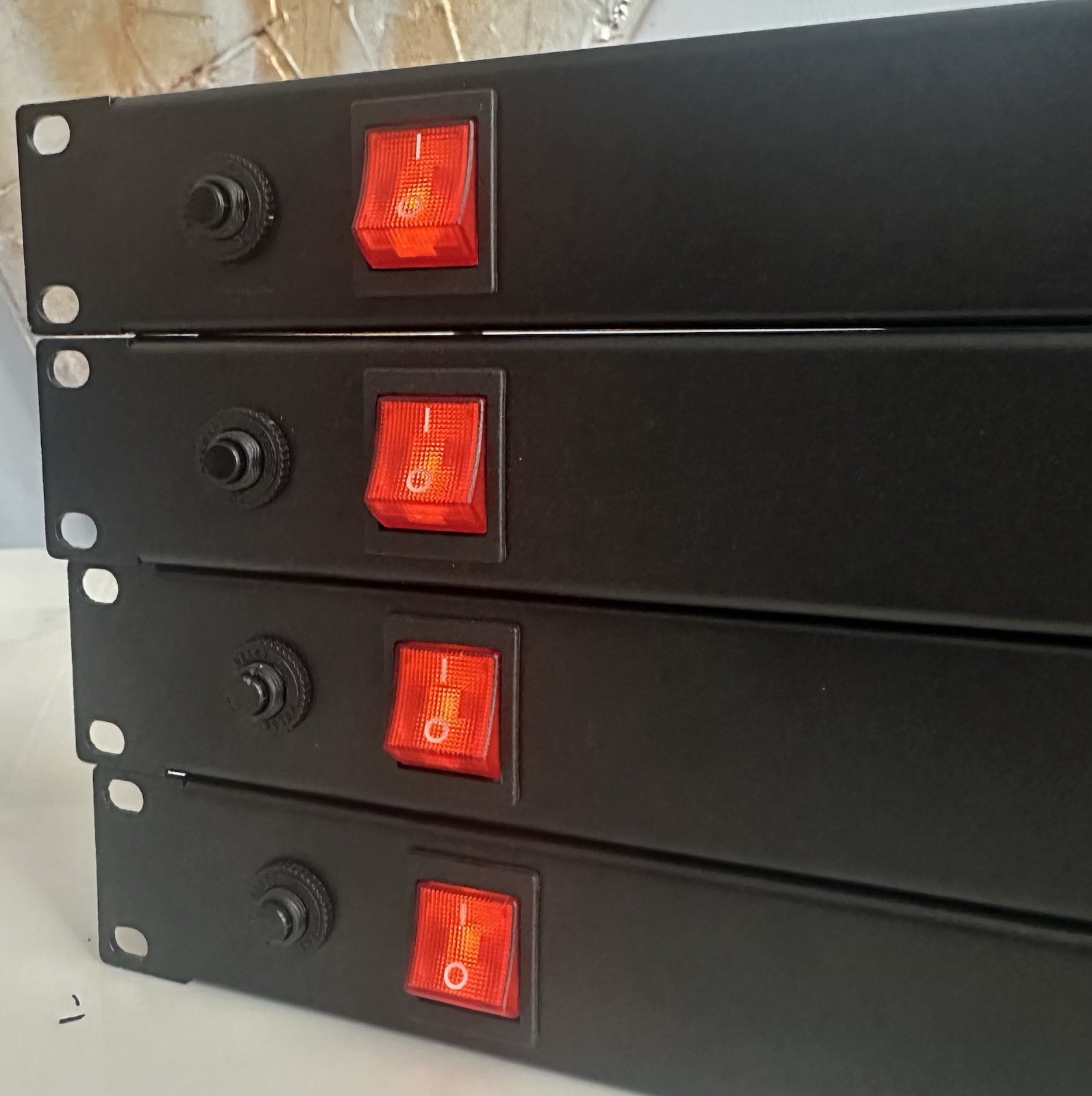 4 – VEVOR 8 Outlet Power Strips Rack Mount Model BAYU-PJ08 (AC110V~125V 60Hz 15A