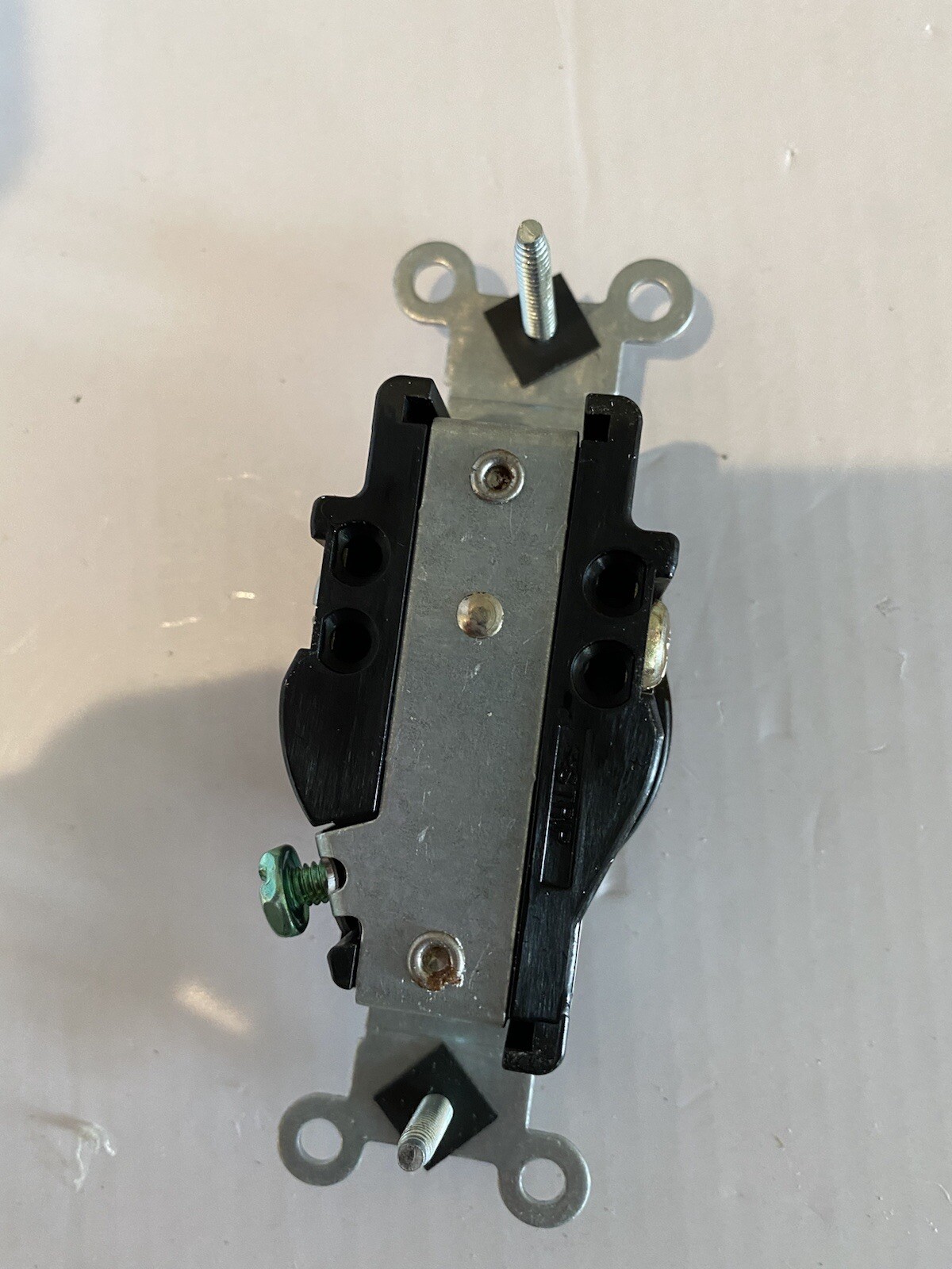 Leviton T5015 15A 125V Brown Thermoplastic Outlet 4.06 H x 1.38 W x 1.06 D in.