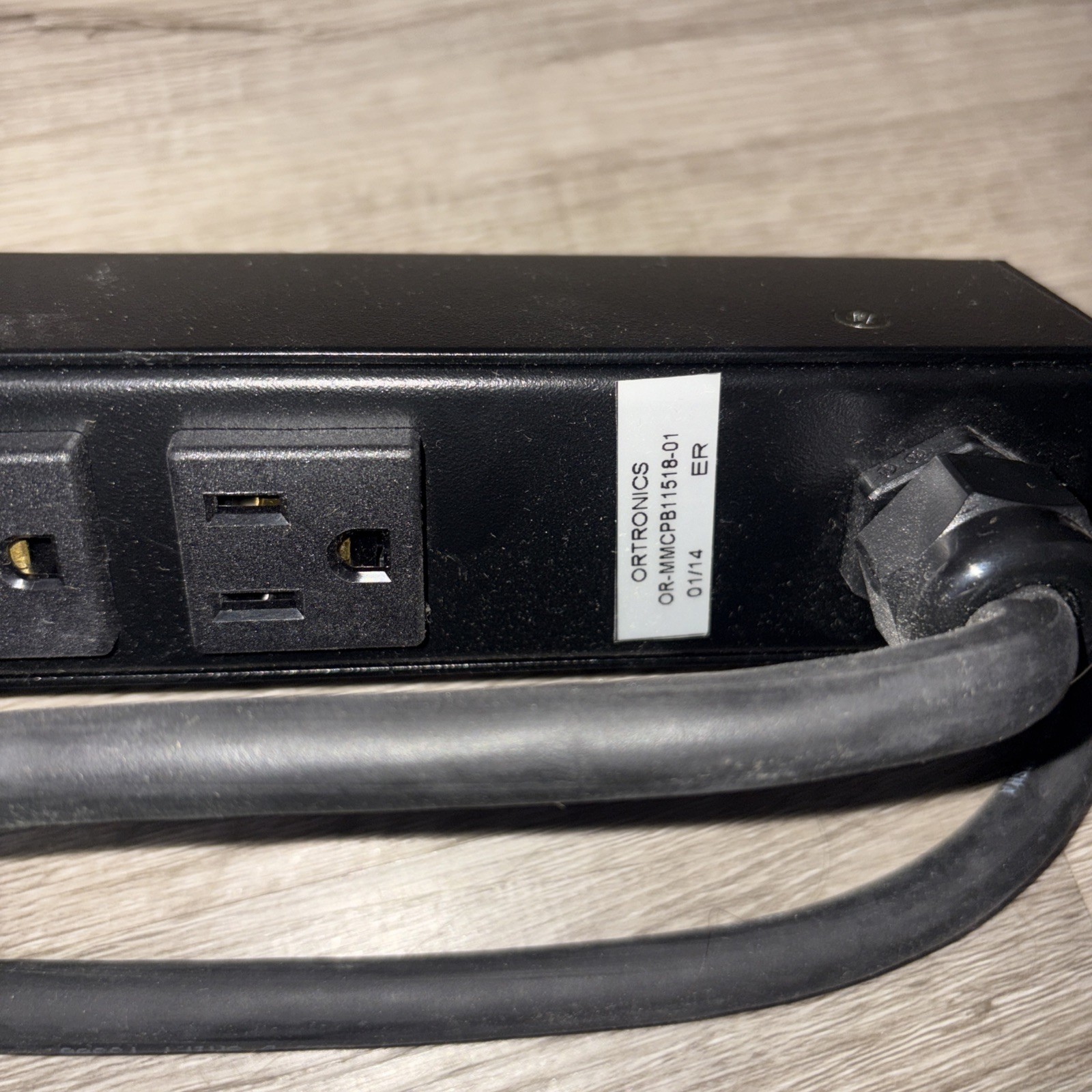 ORTRONICS , PDU, VERTCL, BASIC, 29.5″, 120V15A 18-NEMA 5-15OUTLETS,5-15P PLUG