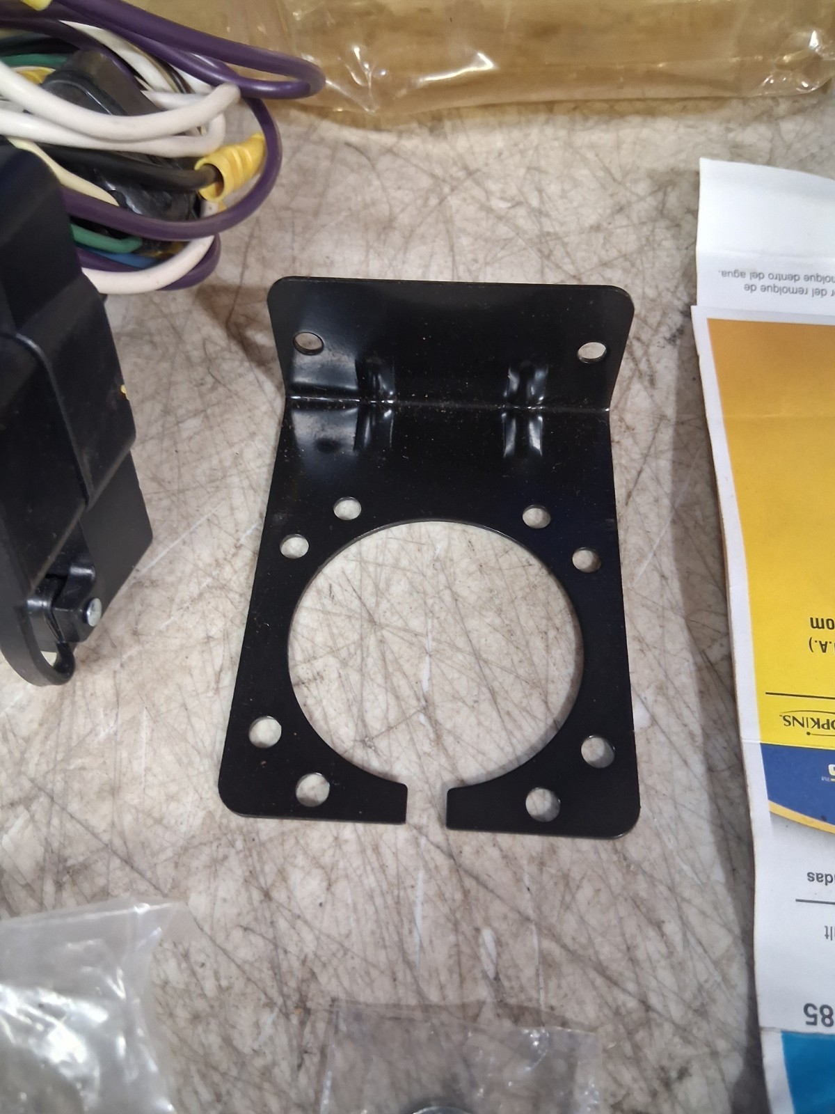 Hopkins 47185 Multi-Tow Corrosion Resistant 4 Flat to 7 Blade Trailer Adapter