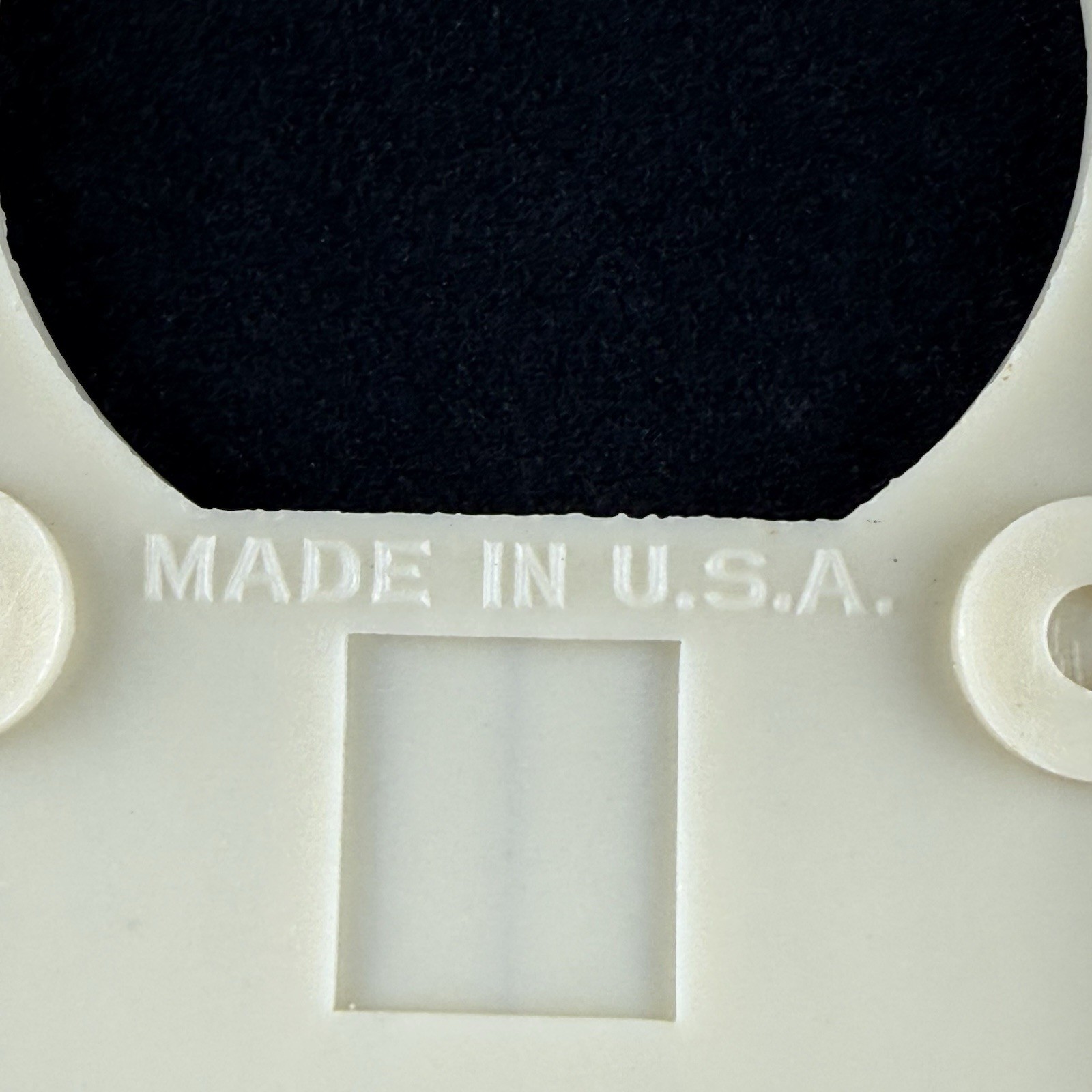 Vintage Ivory Off White Ribbed Single Gang Outlet Cover A2 GE 2.75 x 4.5″