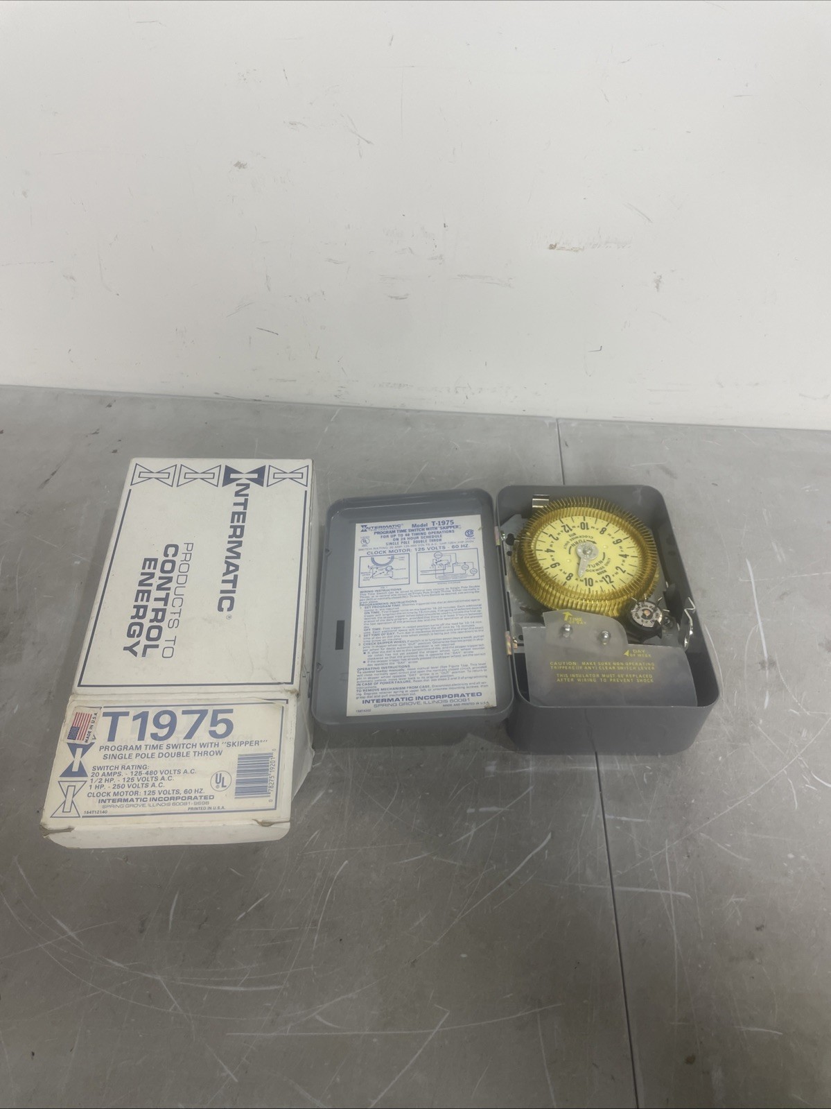 Intermatic T1975 Electromechanical Timer SPDT 24 Hour 125V With 7 Day Skipper