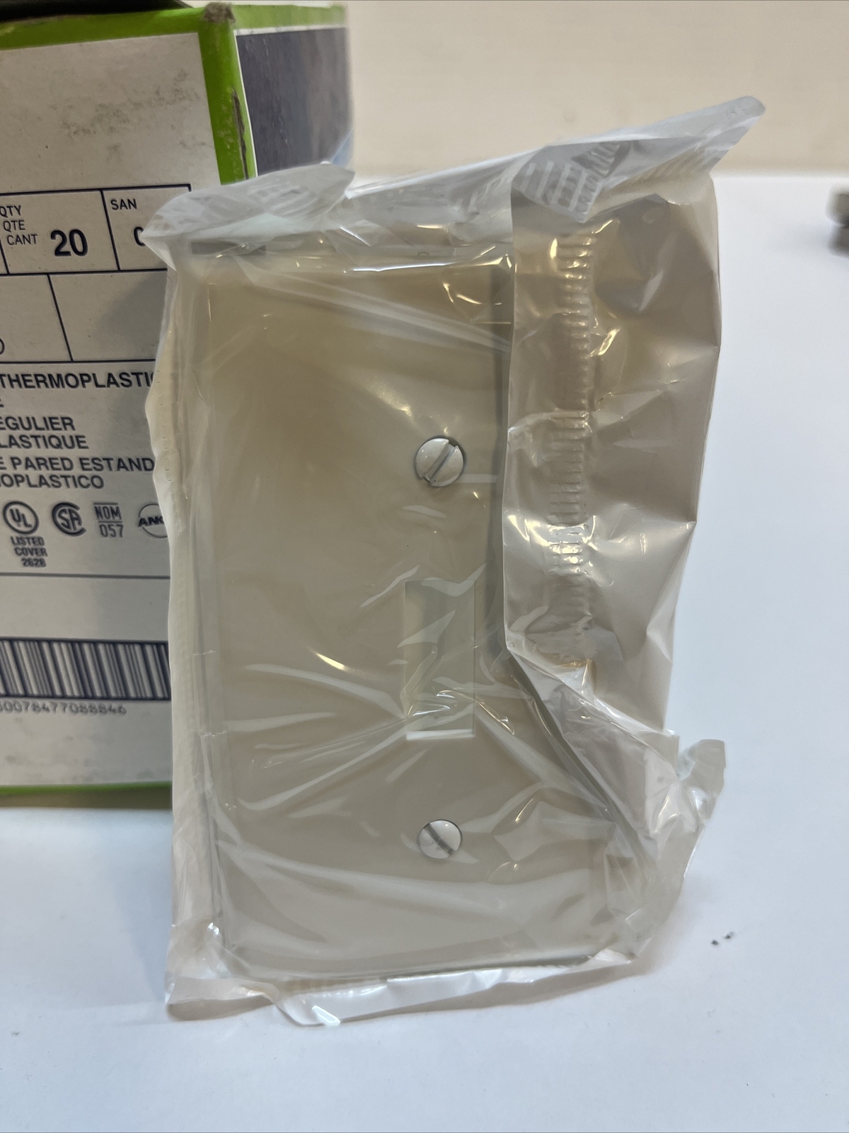 20 Leviton White 1.406″ UNBREAKABLE Receptacle Wallplates Outlet Covers 80704-W