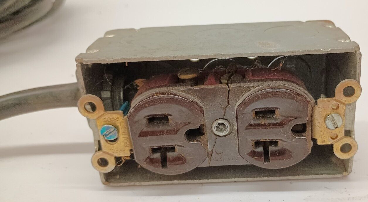 Vtg 5 Wire Leviton 53 ft extension cord metal outlet box cracked duplex no plug