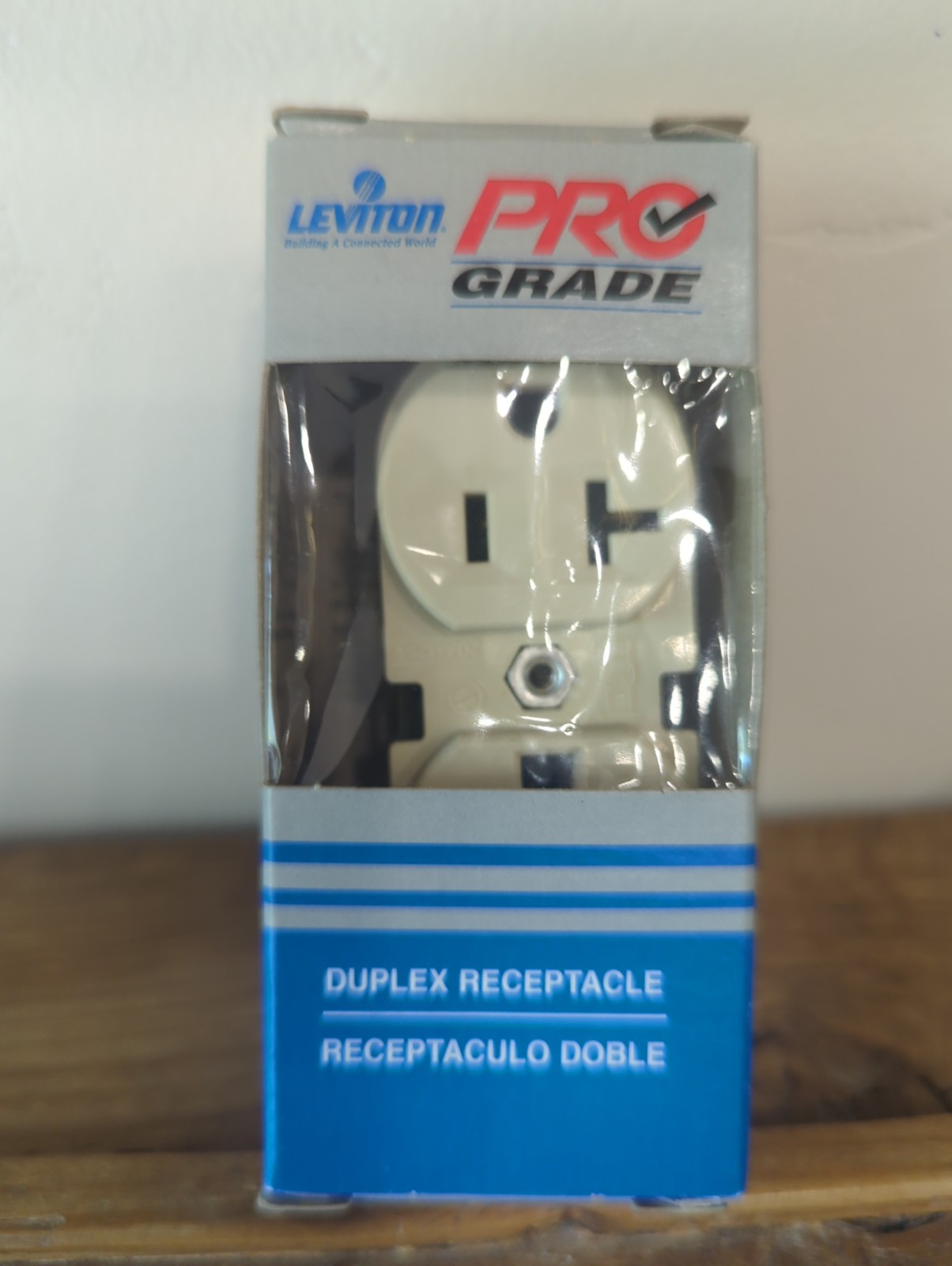 Leviton Pro Grade BR20-I Ivory 20A-125V Back + Side Wire Duplex Receptacle 2P-3W