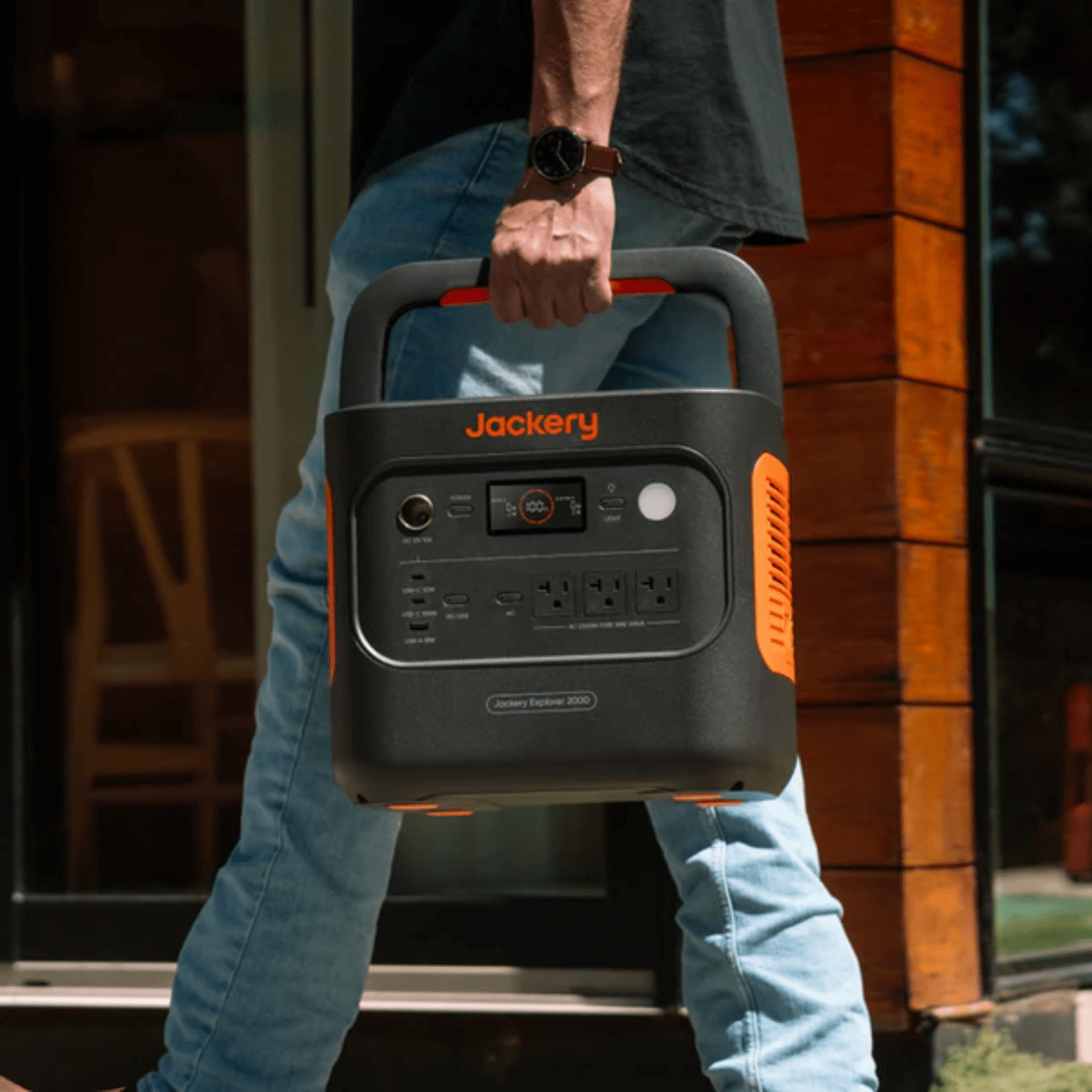 Jackery Explorer 2000 v2 Power Station + Qty 1 SolarSaga 200W Panel