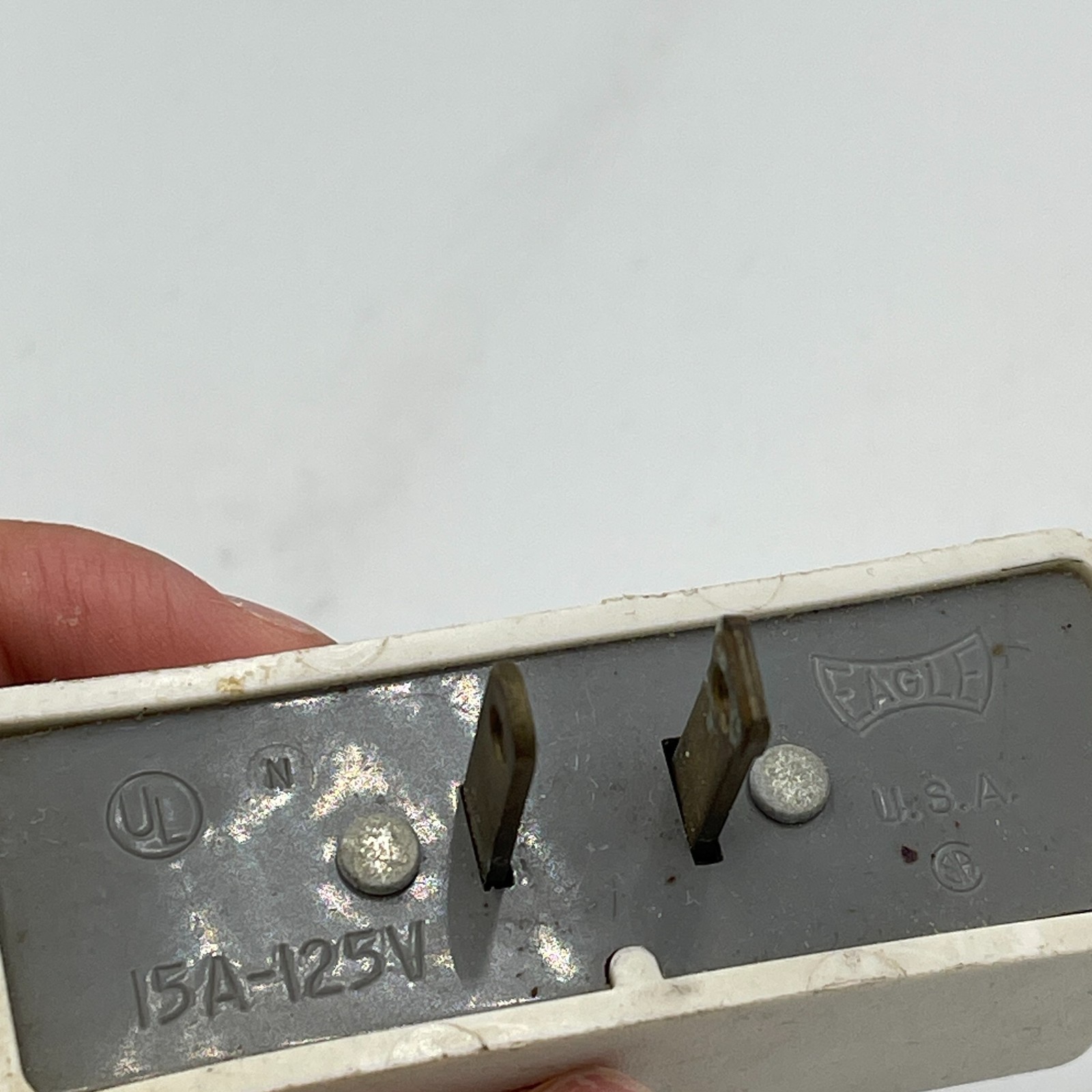 Eagle Single Receptacle with Three Outlet Cube Tap White 15A 125-V Wall Mounted