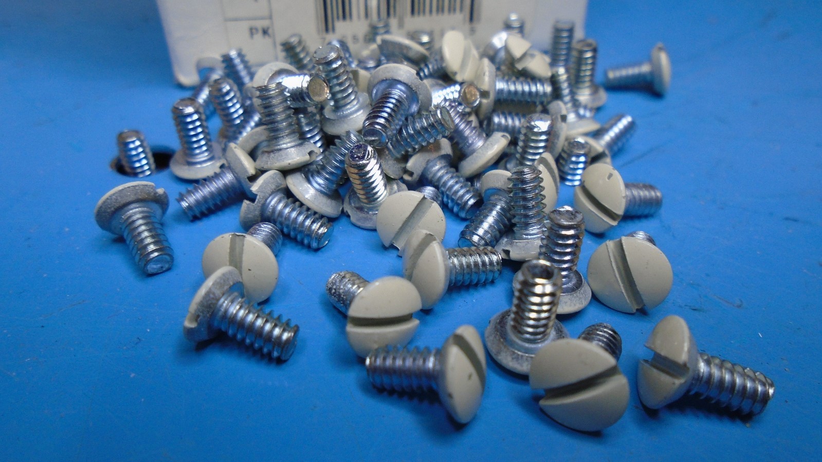 Made in U.S.A., (100) 1/4″ Wallplate Cover Screws 6-32 Thread Oval Head 509-LA