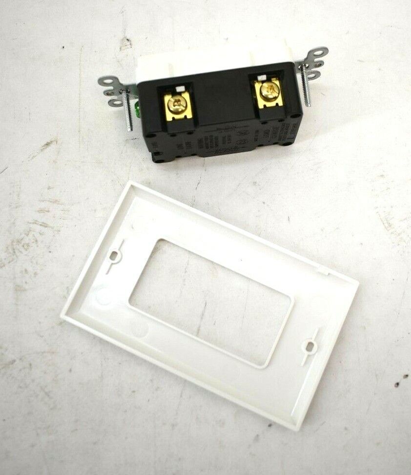 Lot Of 12 Self Test 109946 GFCI Receptacle 125V Back Side Wired White 15 AMP