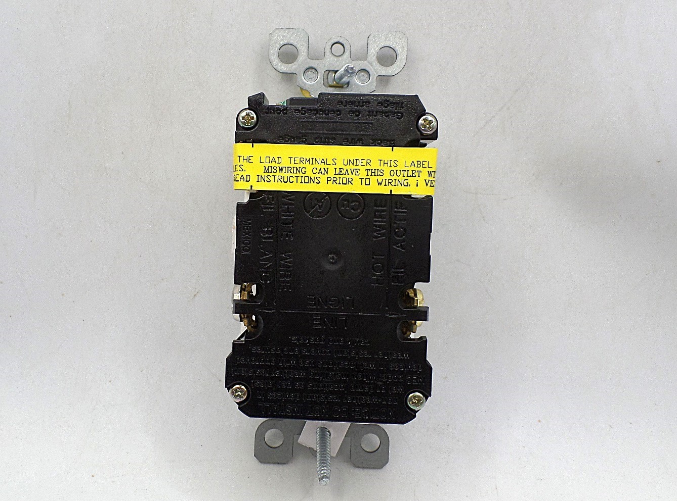 LEVITON GFTR2-W GFCI 20A TAMP-RESIST DUPLEX SELF-TEST SMARTLOCKPRO OUTLET WHITE