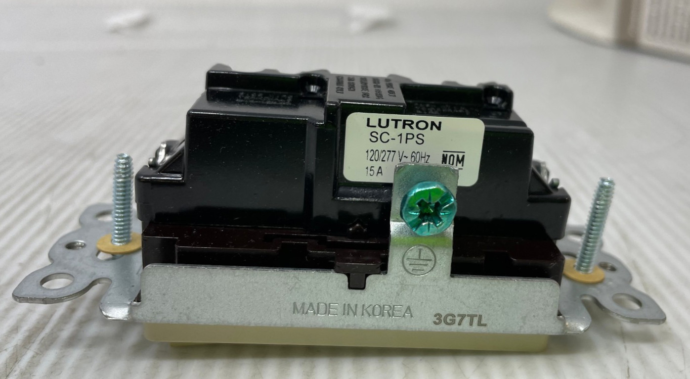 Lot of 4 Lutron Claro SC-1PS-SD 15A Single Pole General Purpose Switch SC-1PS
