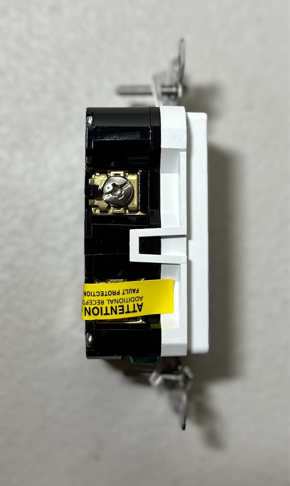 5 PCS Leviton GFWT1-KW – GFWT1-W Weather/Tamper Resistance GFCI Outlet